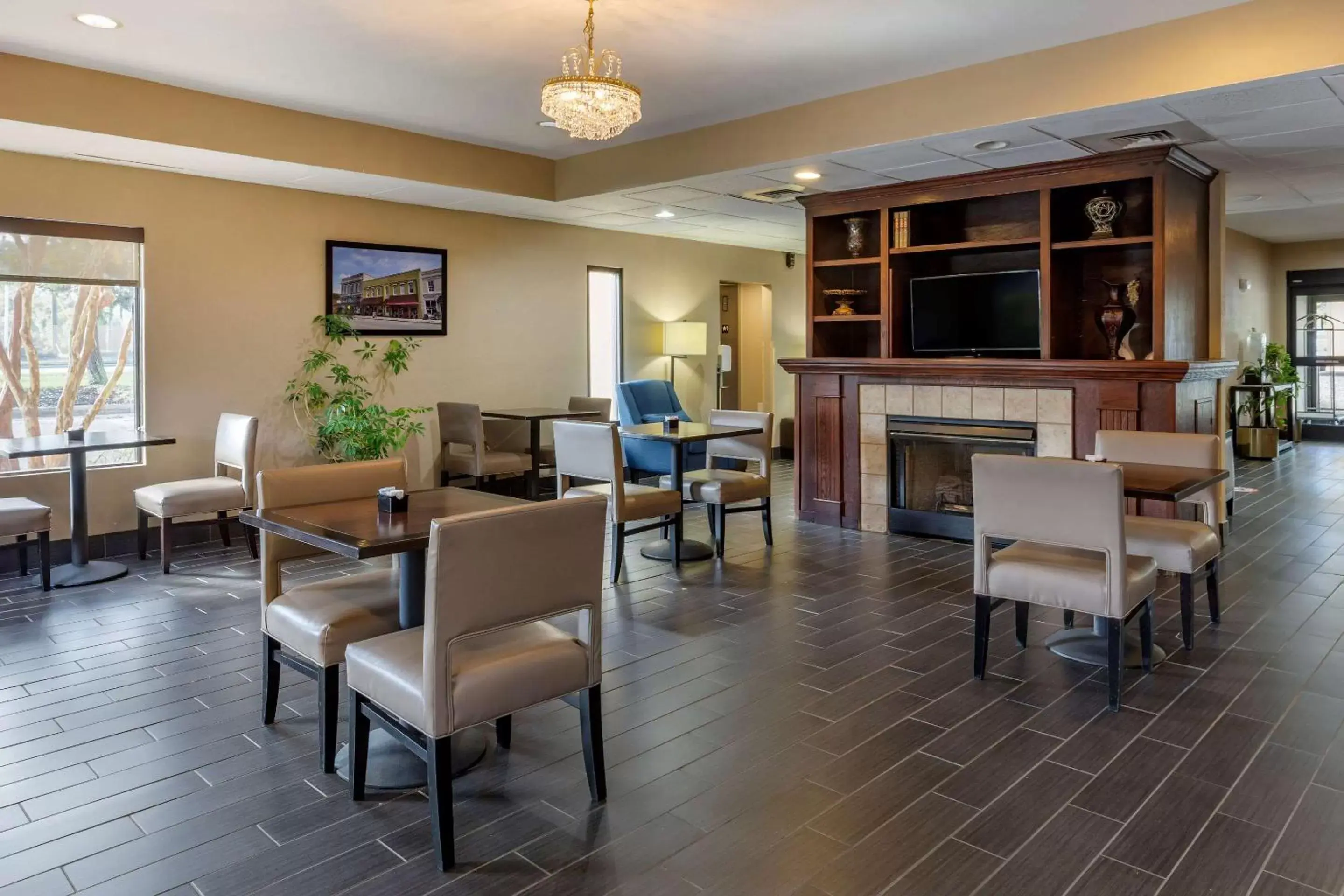 Restaurant/places to eat, Lounge/Bar in Comfort Inn Apex - Holly Springs