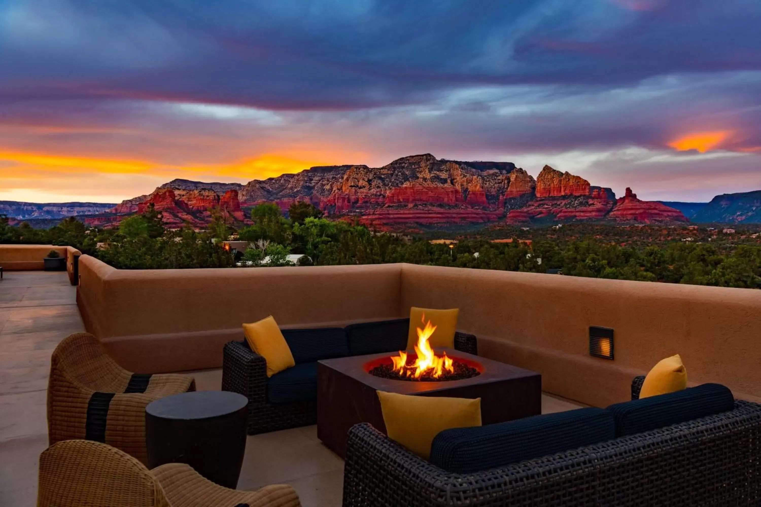 Property building, Sunrise/Sunset in Sky Rock Sedona