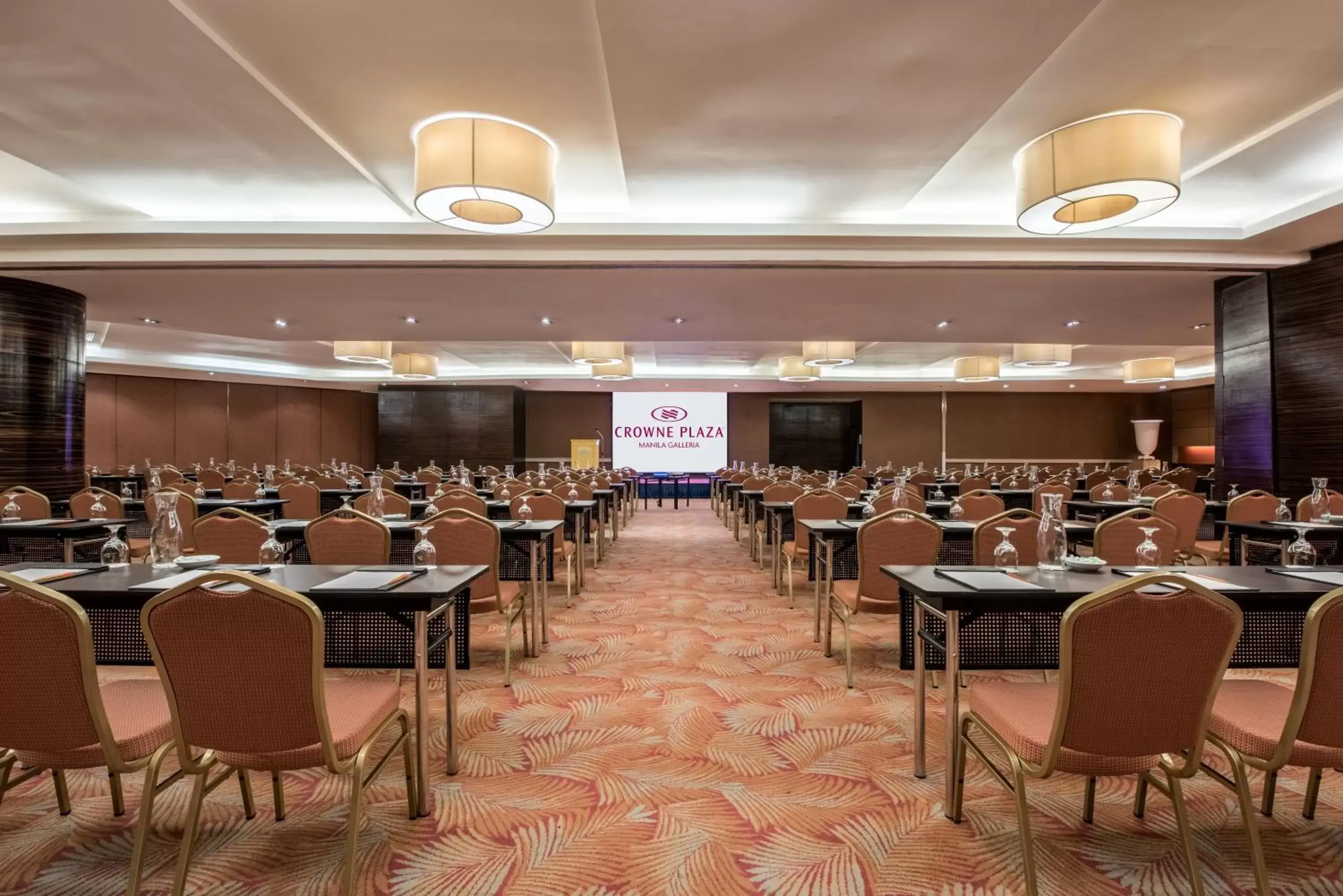 Meeting/conference room, Restaurant/Places to Eat in Crowne Plaza Manila Galleria, an IHG Hotel
