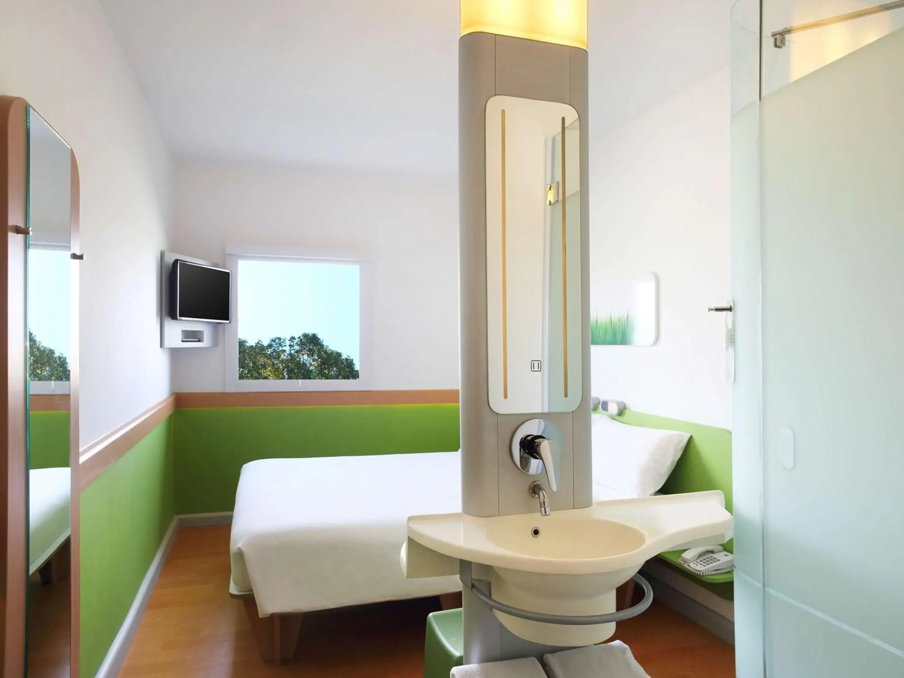 Bedroom, Bathroom in Ibis Budget Surabaya Airport