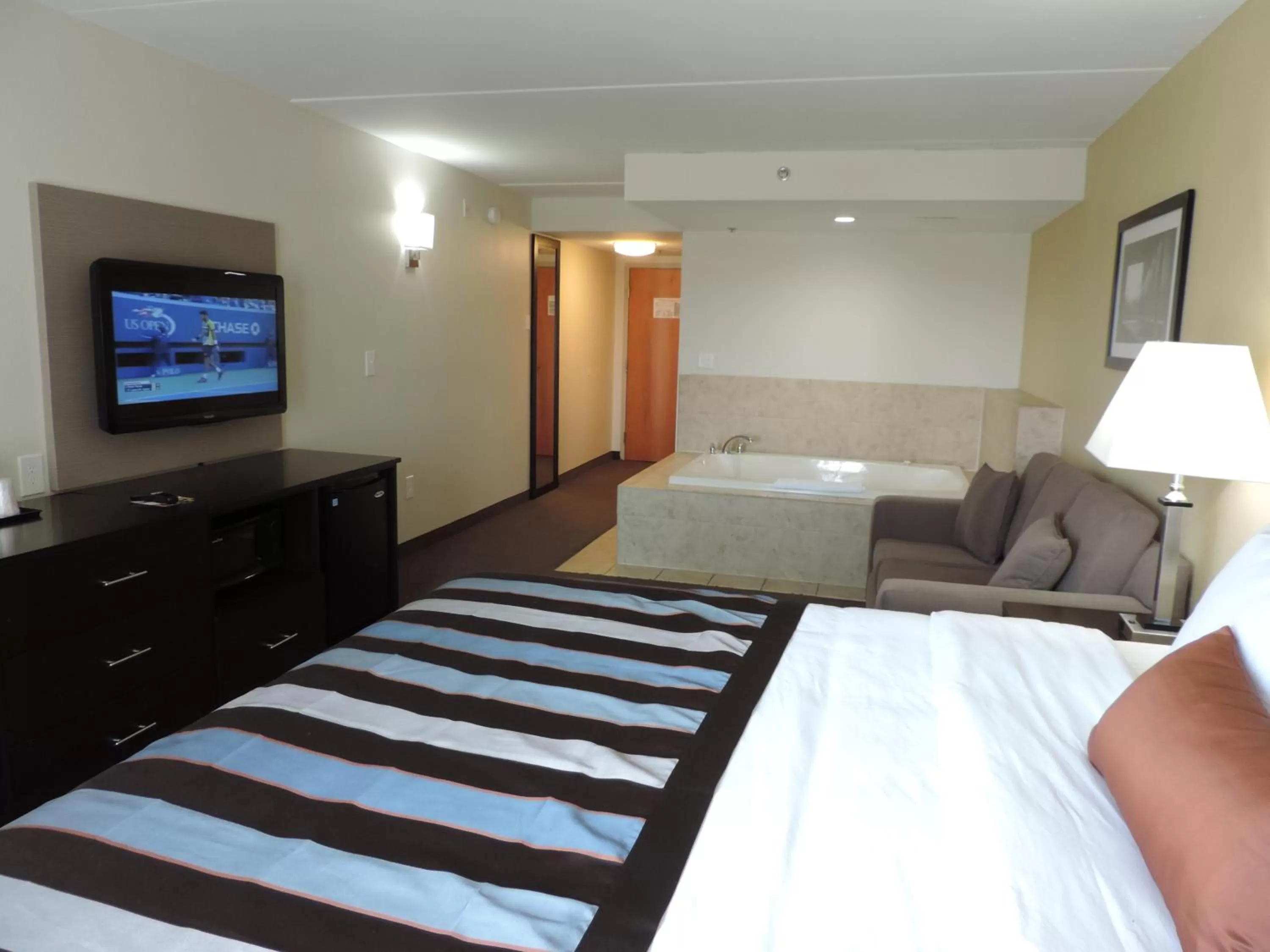 Bed in Wingate by Wyndham Bowling Green