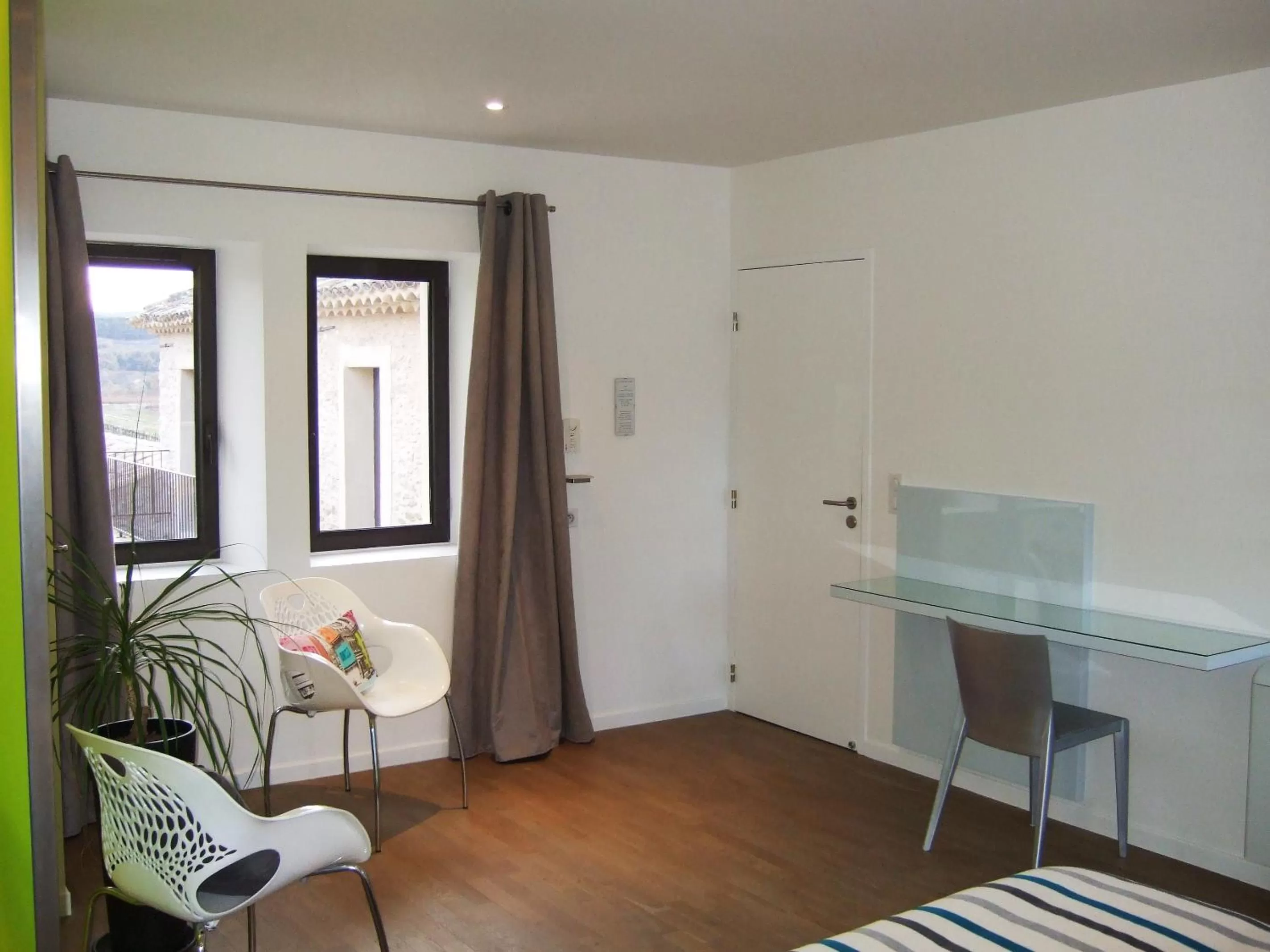 Seating area, TV/Entertainment Center in Le Jour et la Nuit, Maison d'hôtes