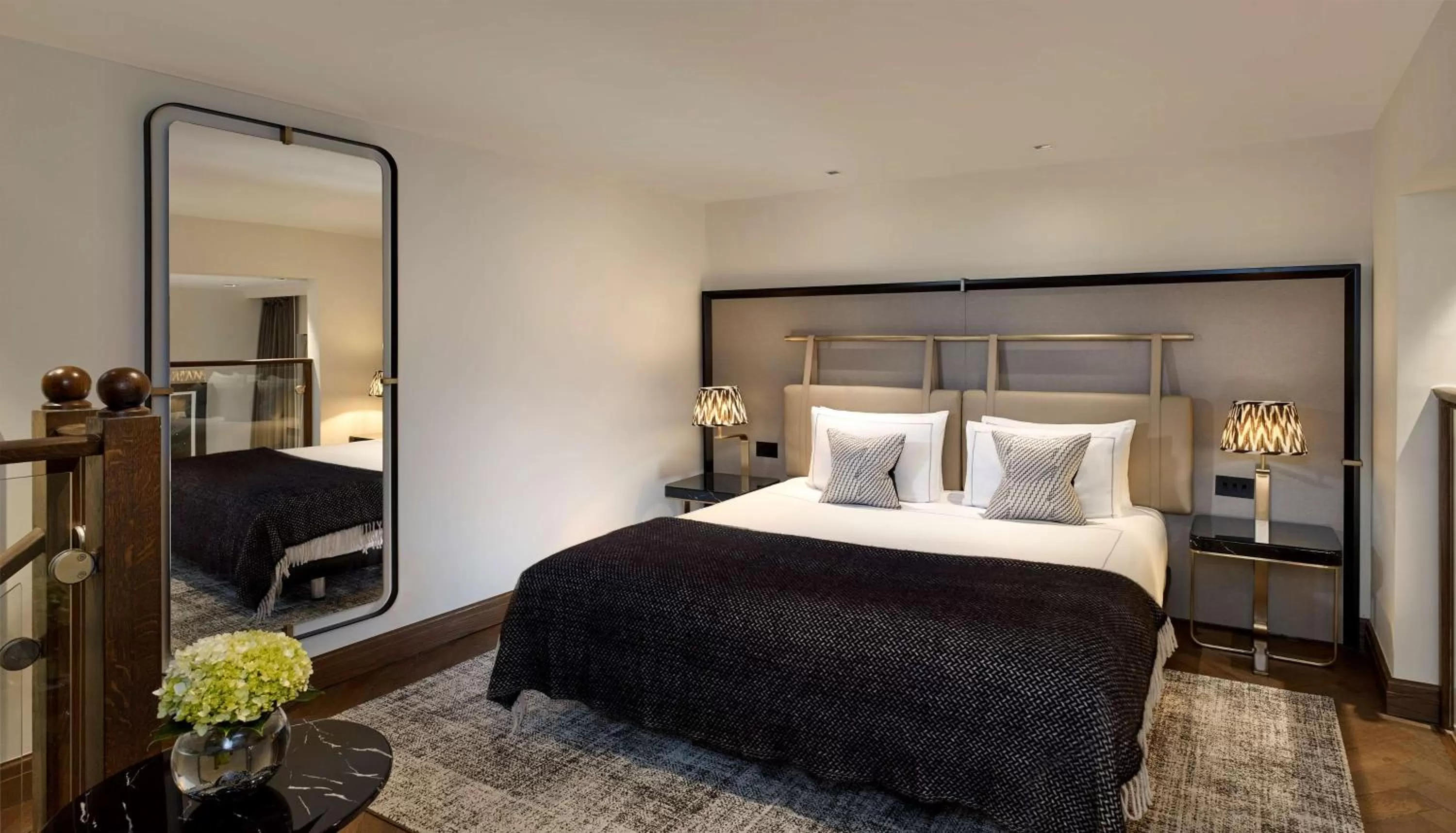 Bedroom, Bed in Holmes Hotel London