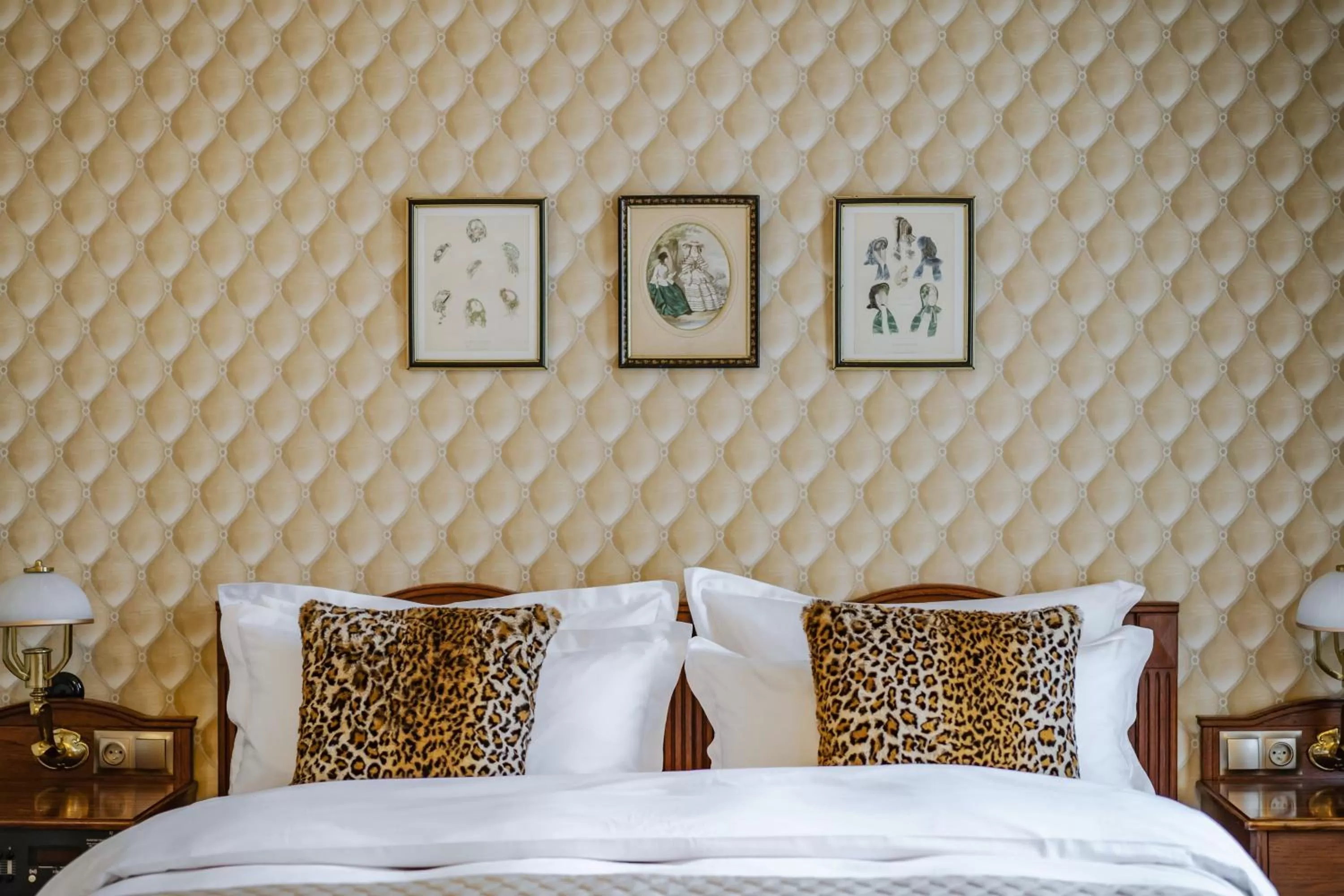 Bedroom, Bed in Hotel H15 Francuski Old Town - Destigo Hotels