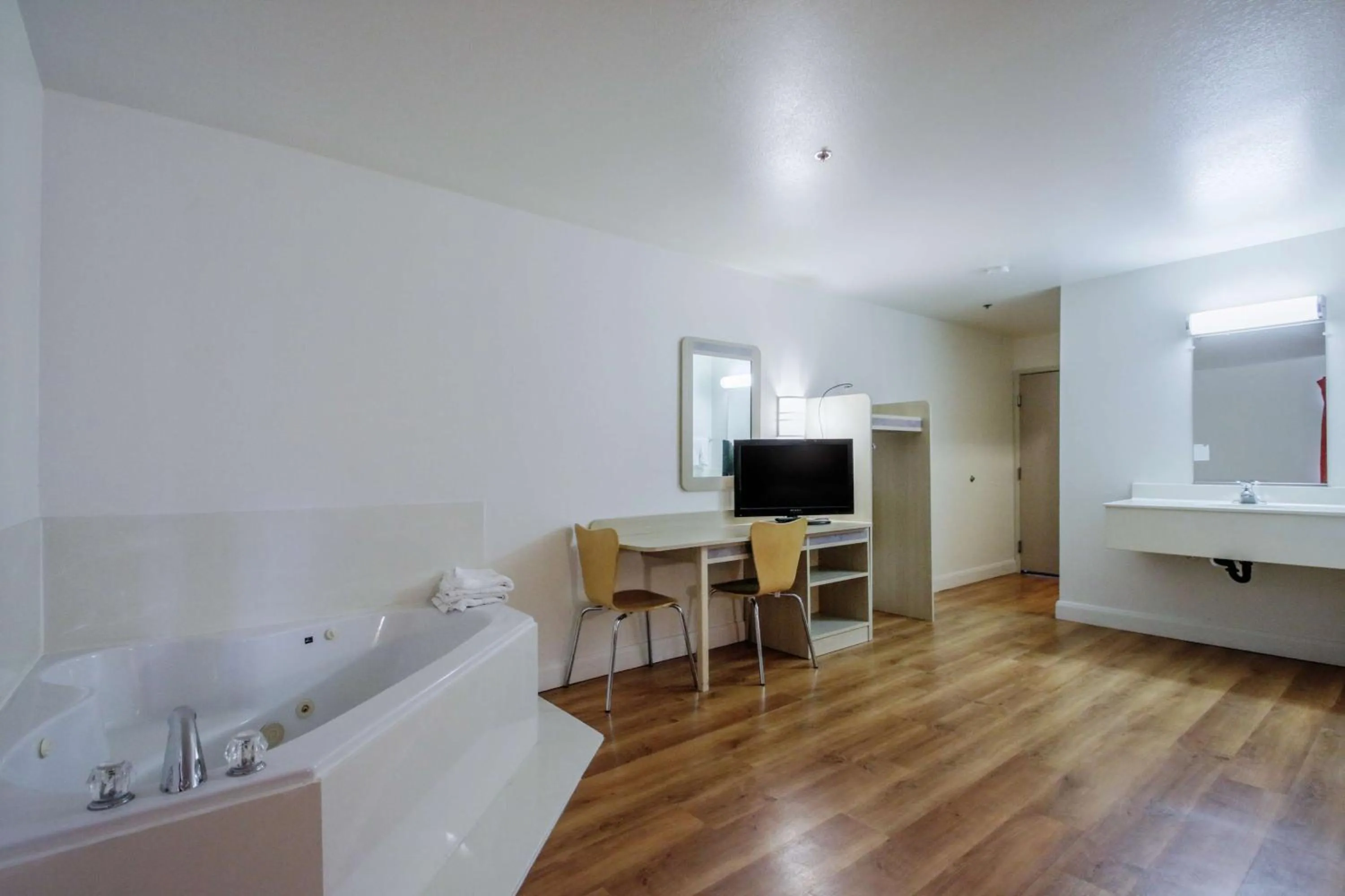 Photo of the whole room in Motel 6-Nephi, UT