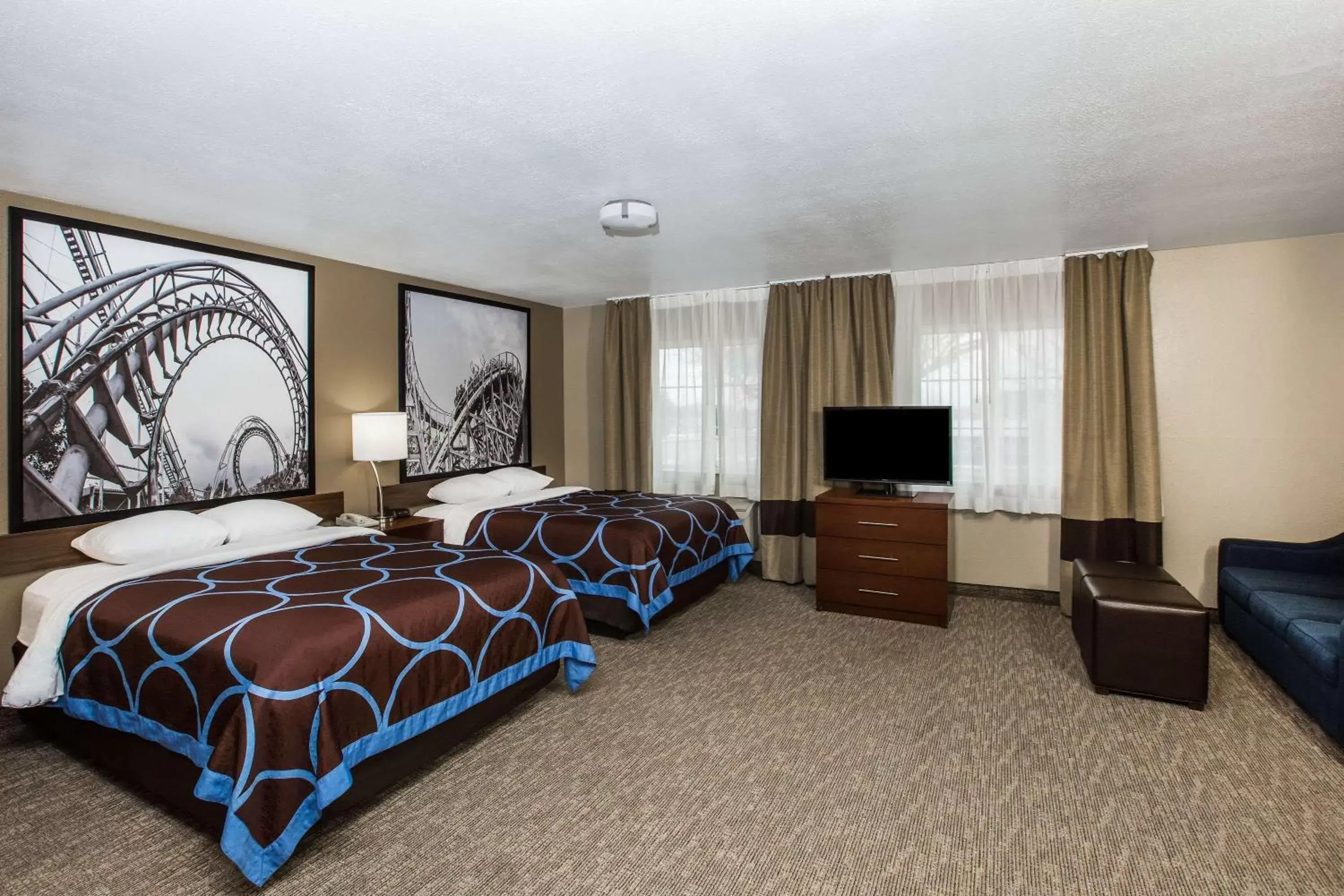 Photo of the whole room in Super 8 by Wyndham Altoona