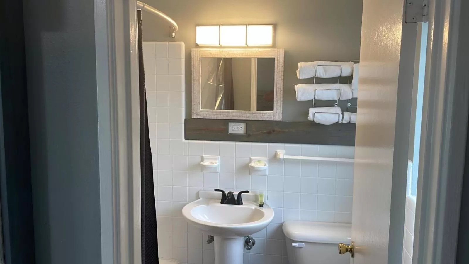 Bathroom in BlueGem Motel