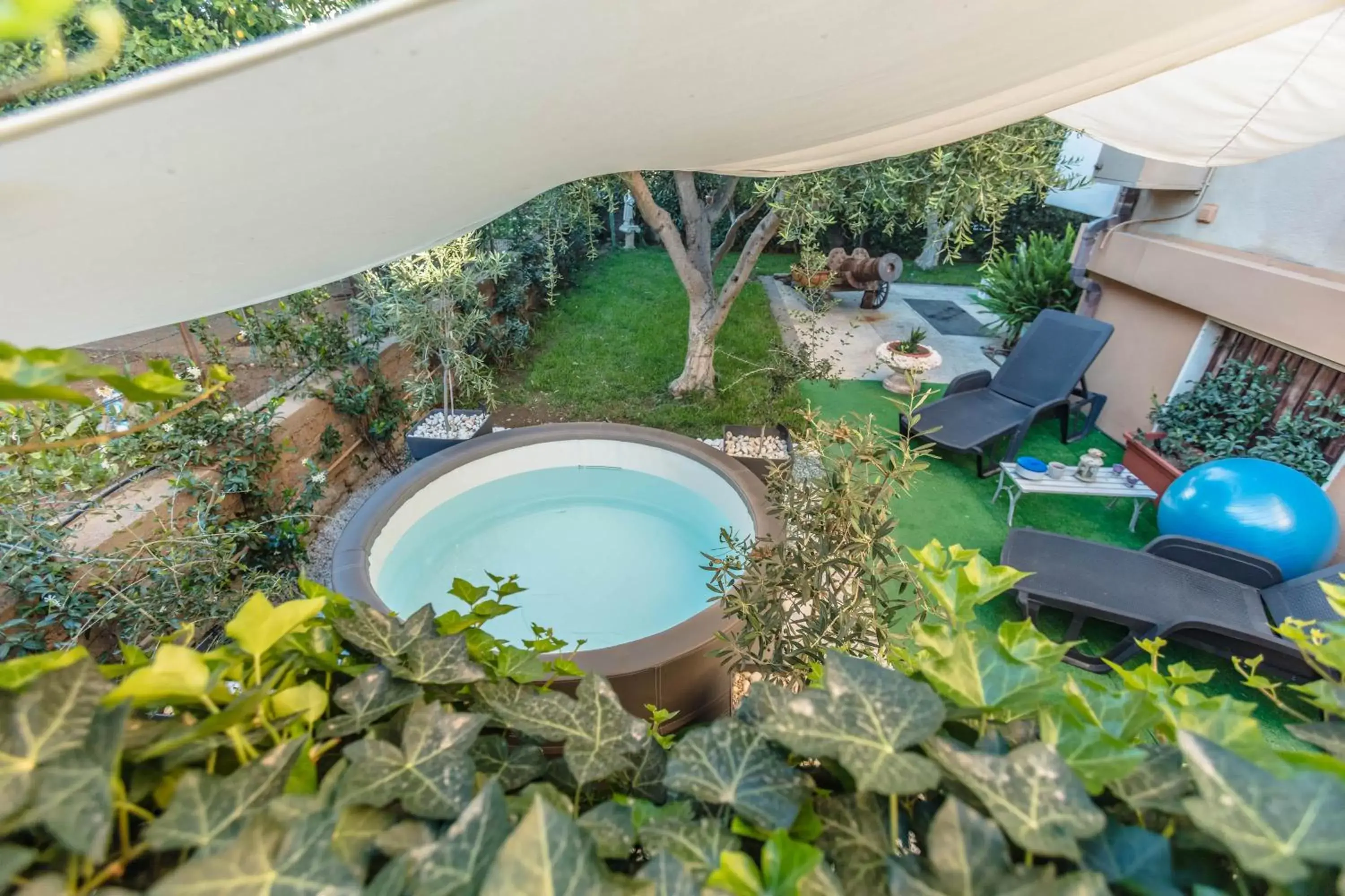 Garden, Pool View in Tarchon Luxury B&B