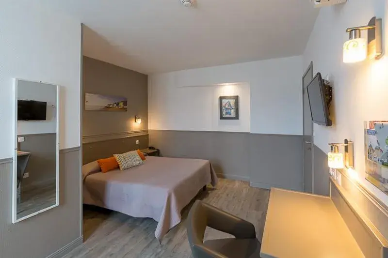 Bed in Hotel Regina Bordeaux Gare Saint-Jean