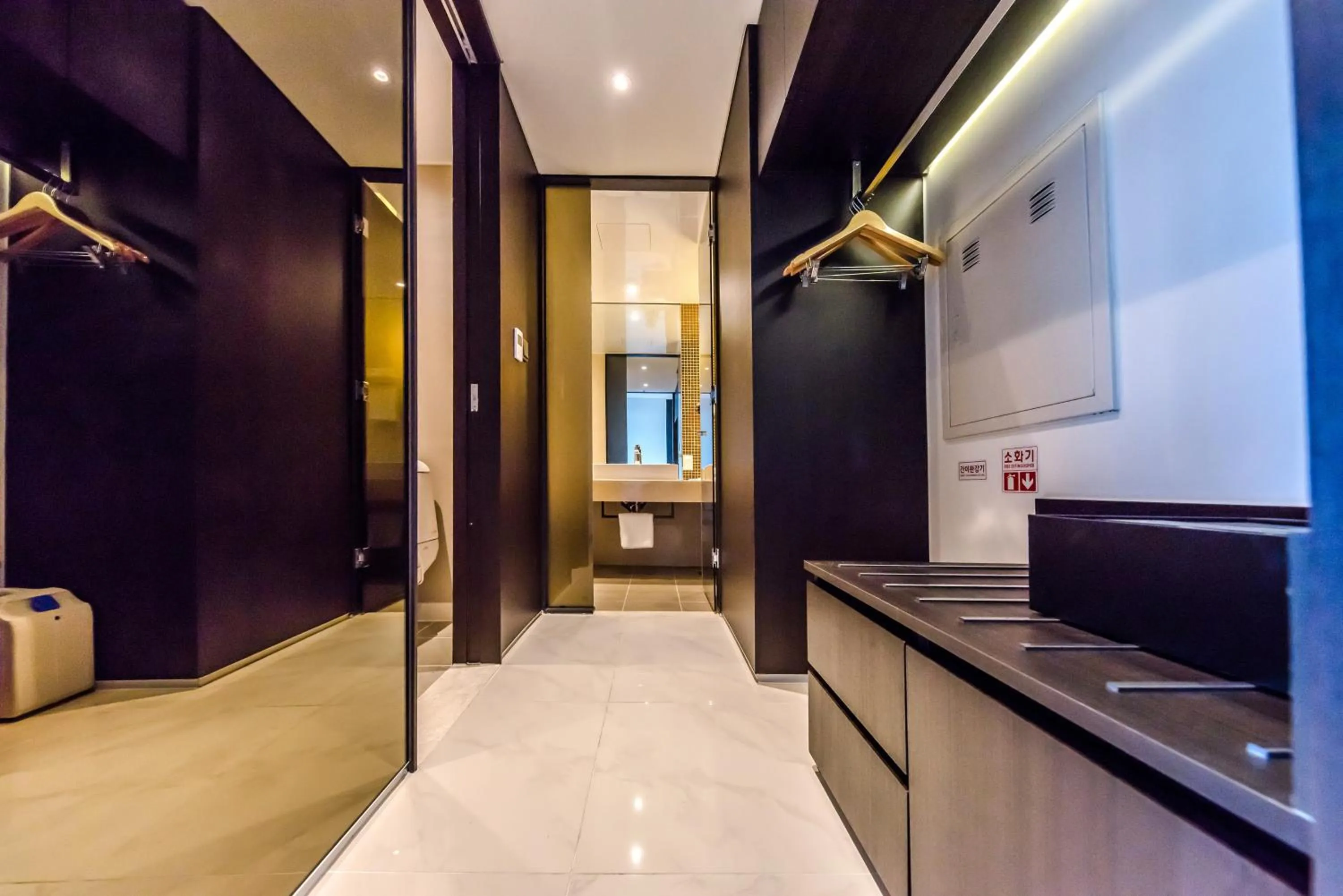 Photo of the whole room in The First70 Hotel