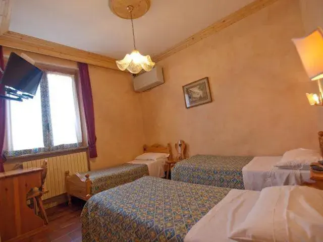 Family Room (2 Adults + 2 Children) in Hotel Stelvio