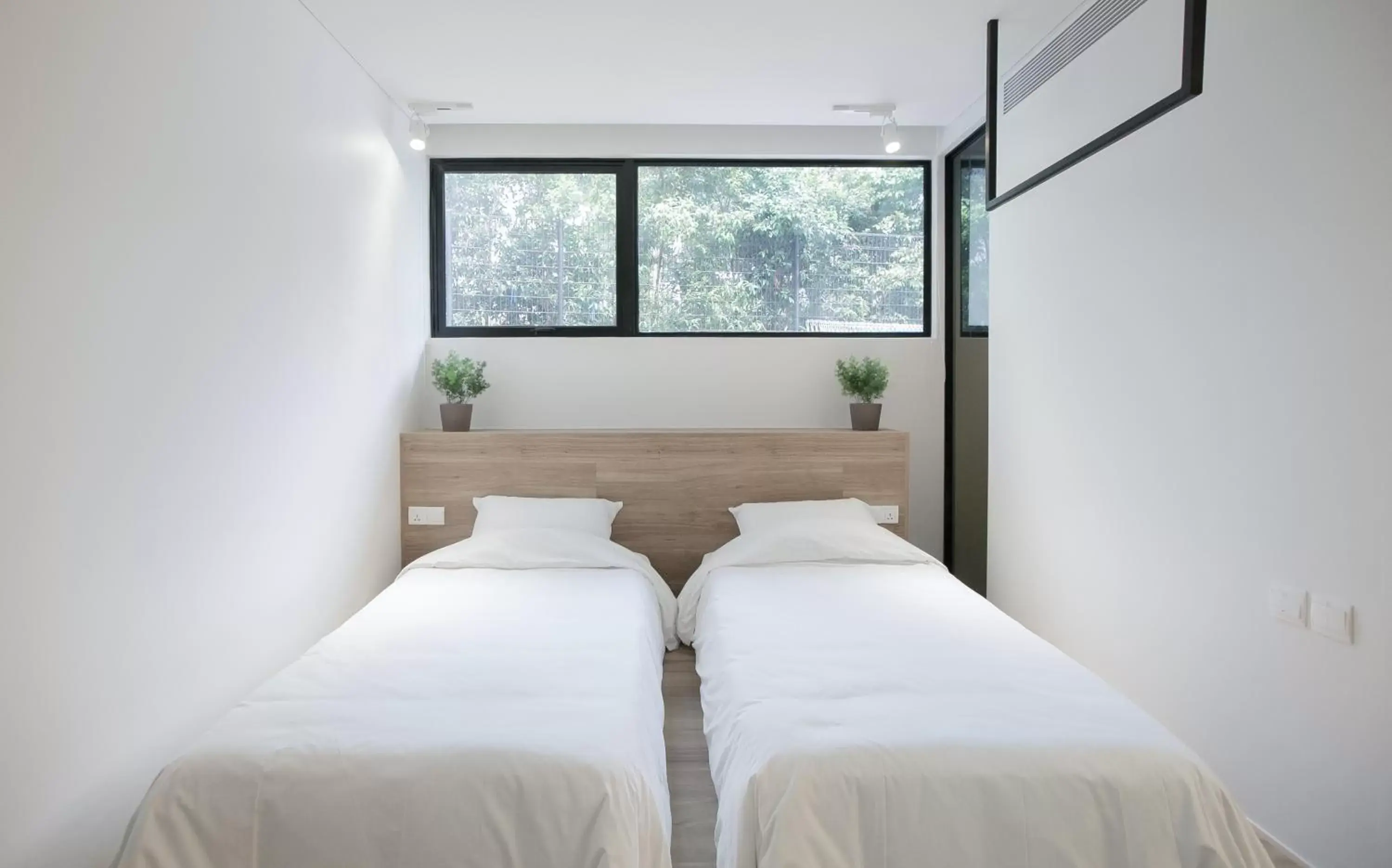 Bed in Lloyd's Inn Bed in Lloyd's Inn