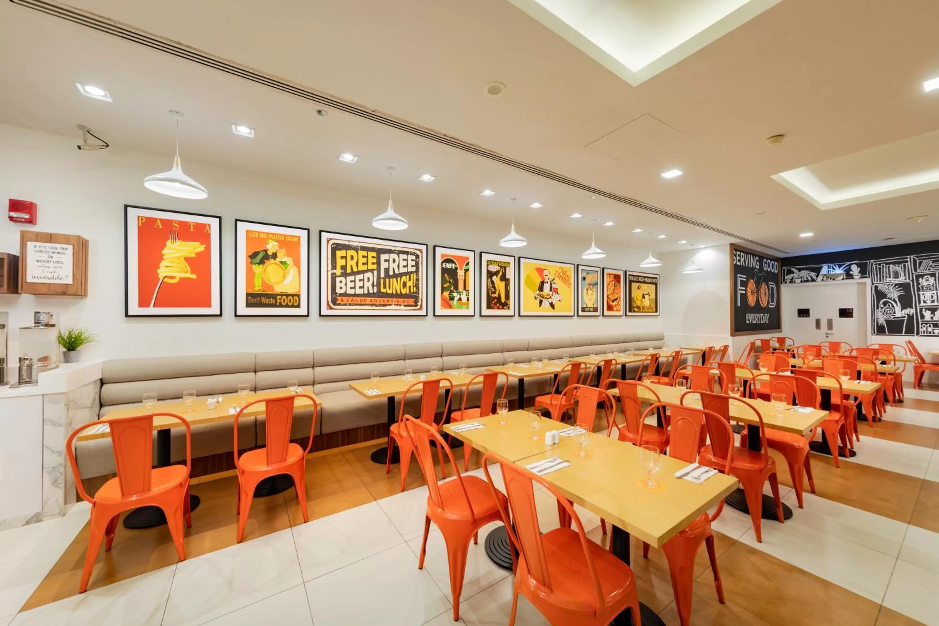 Restaurant/places to eat in Citymax Hotel Al Barsha at the Mall