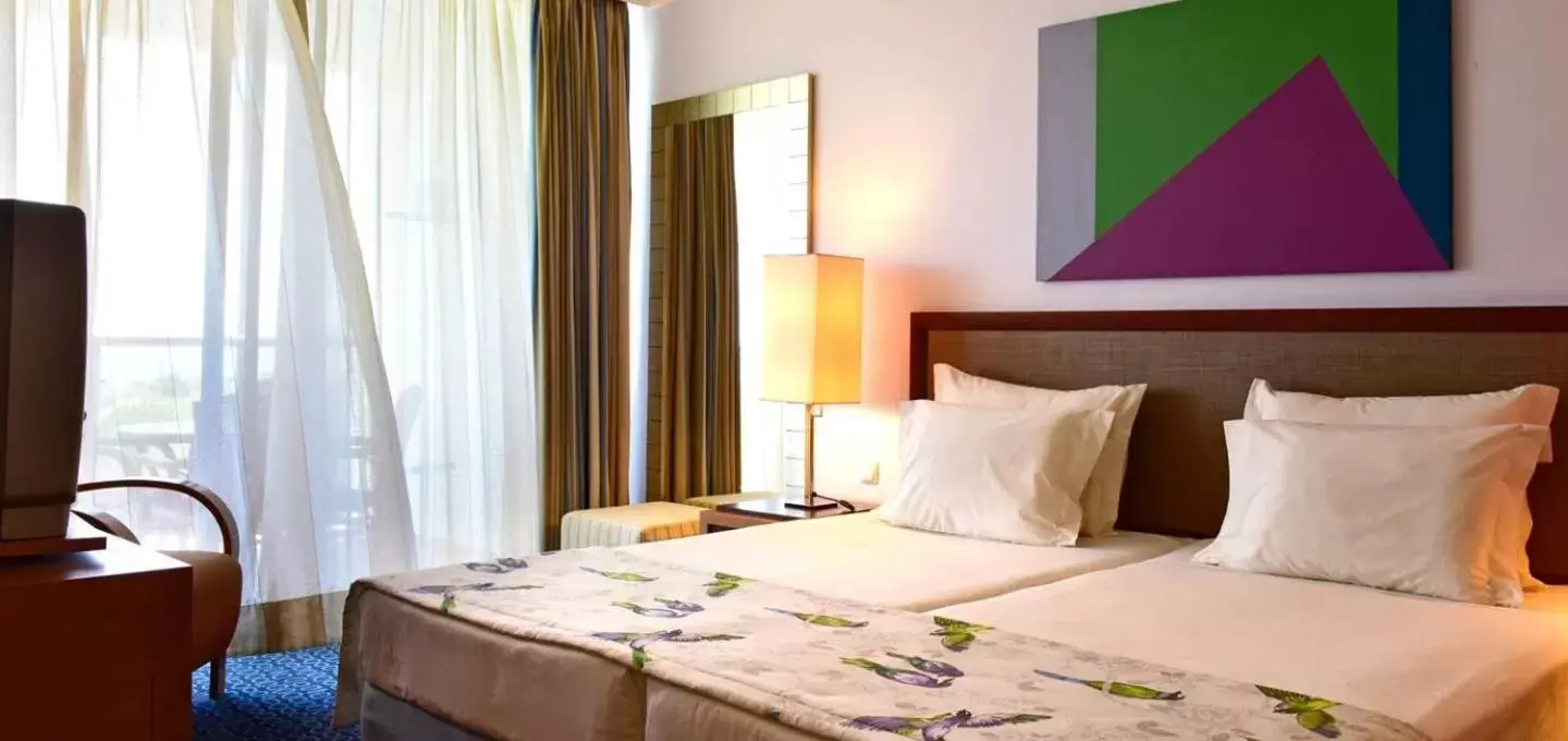 Bedroom, Bed in Pestana Alvor Park Hotel Apartamento