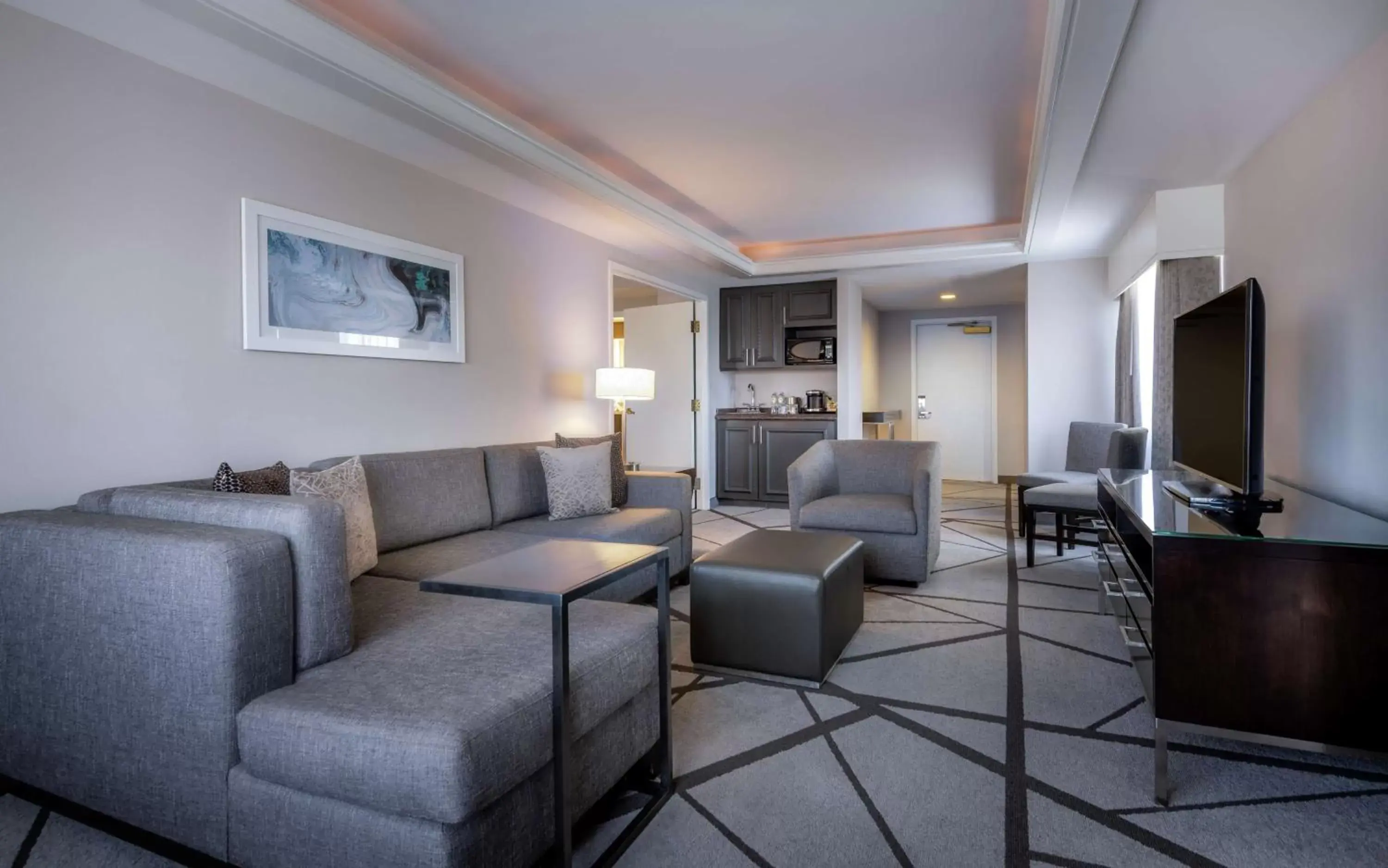 Bed, Seating Area in DoubleTree by Hilton Los Angeles Norwalk