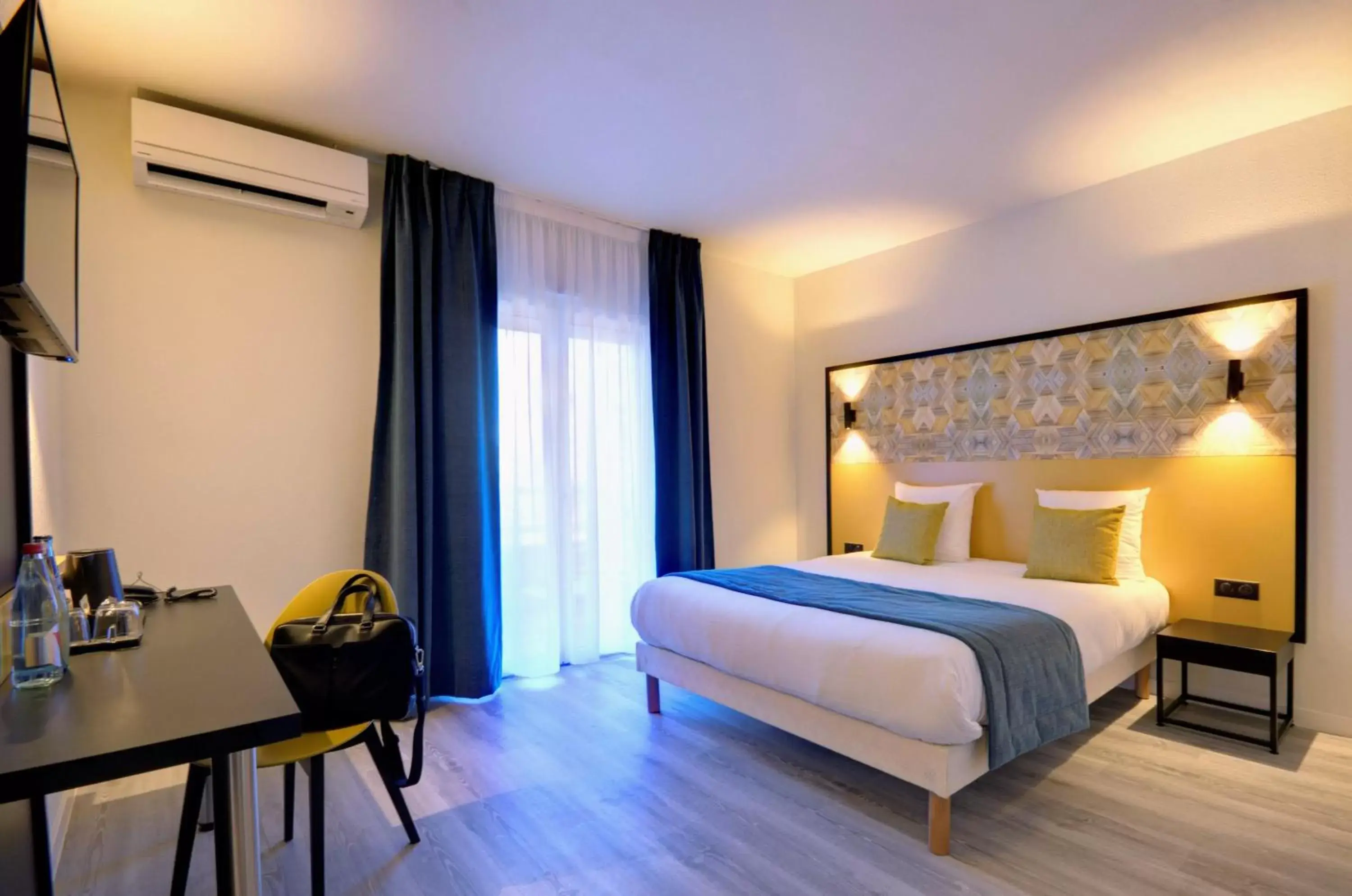 Bedroom, Bed in Best Western Domaine de Roquerousse Bedroom, Bed in Best Western Domaine de Roquerousse