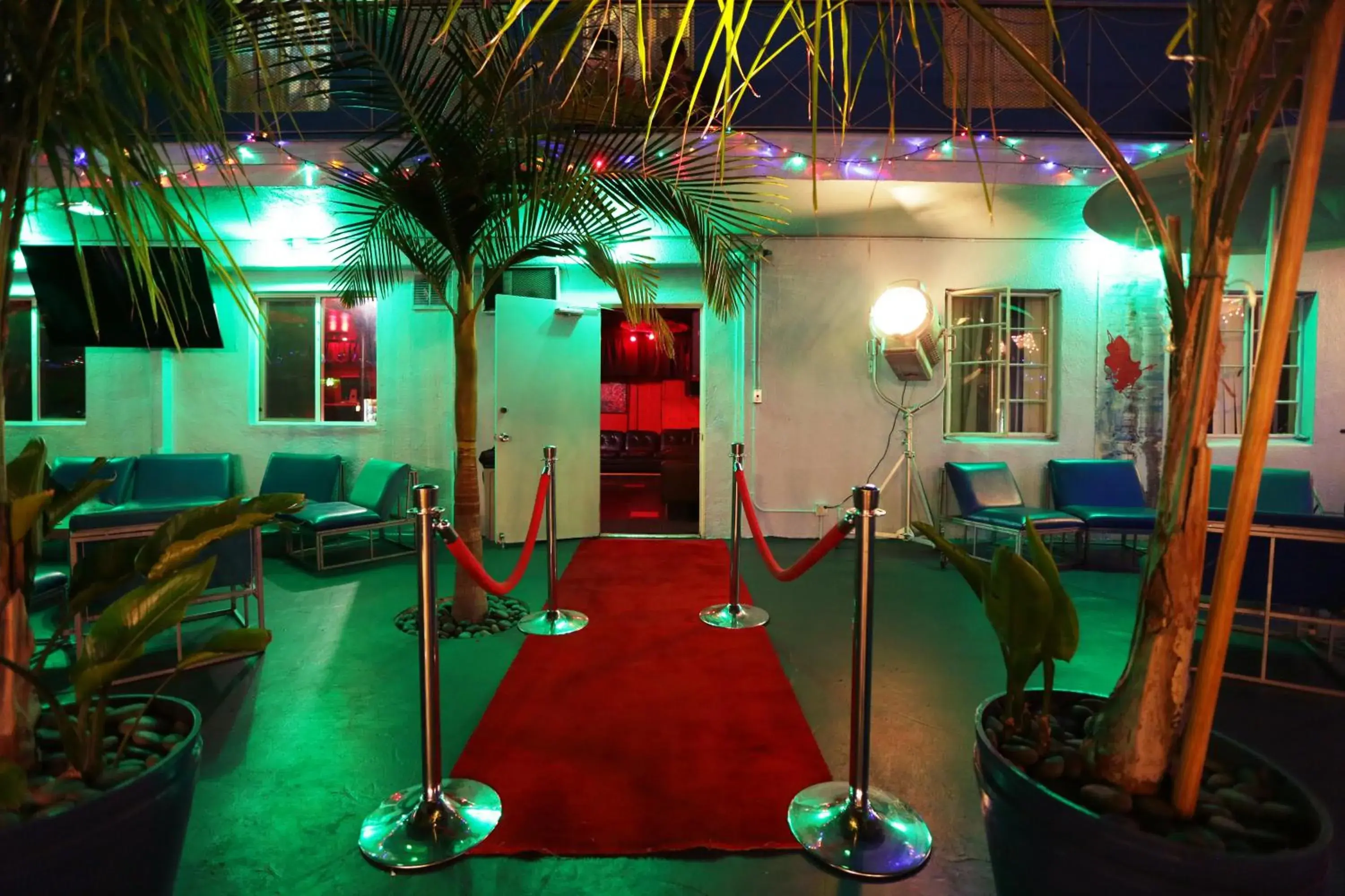 Night, Fitness Center/Facilities in Banana Bungalow Hollywood Hotel & Hostel
