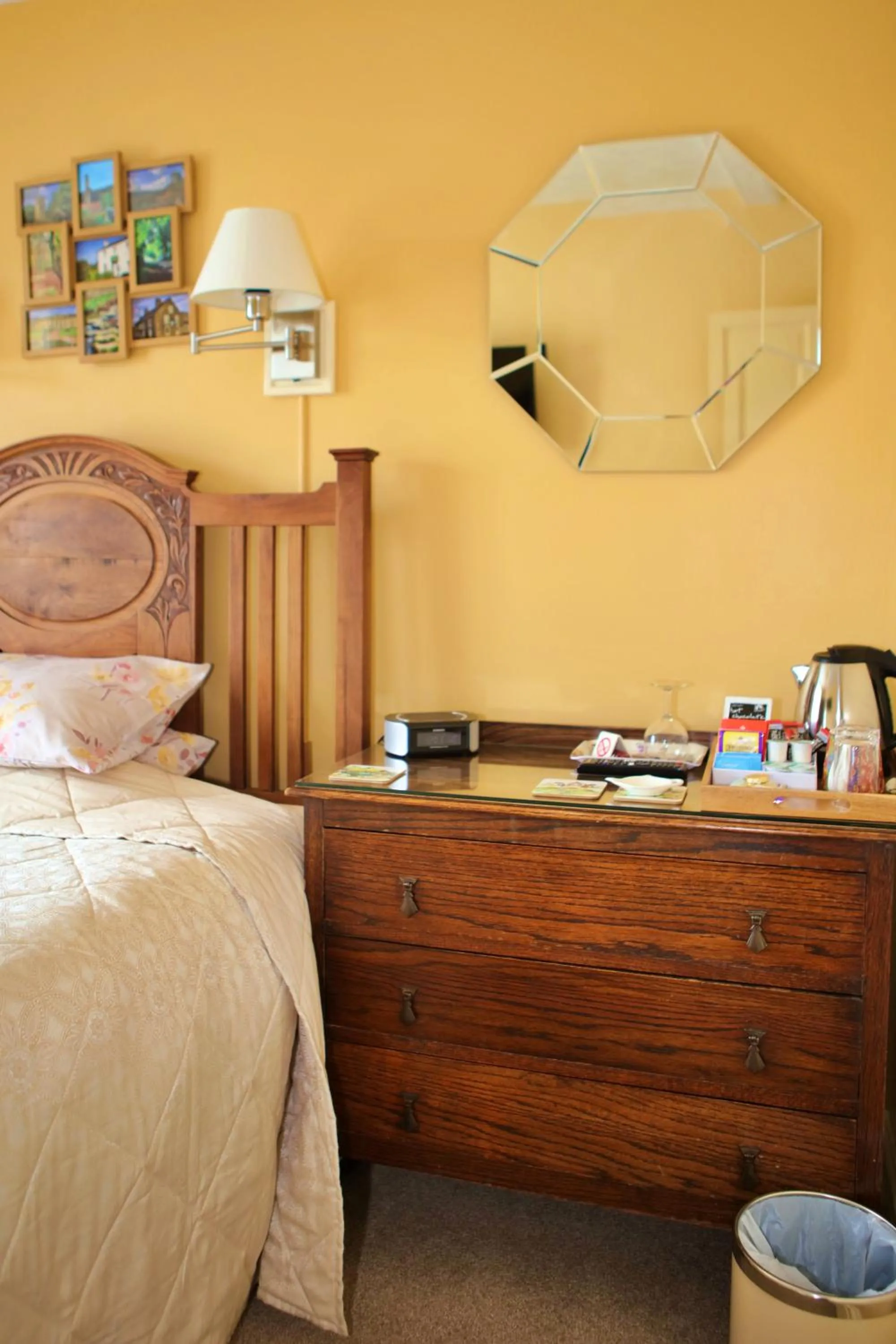 Bedroom, Bed in Wortley Cottage Guest House