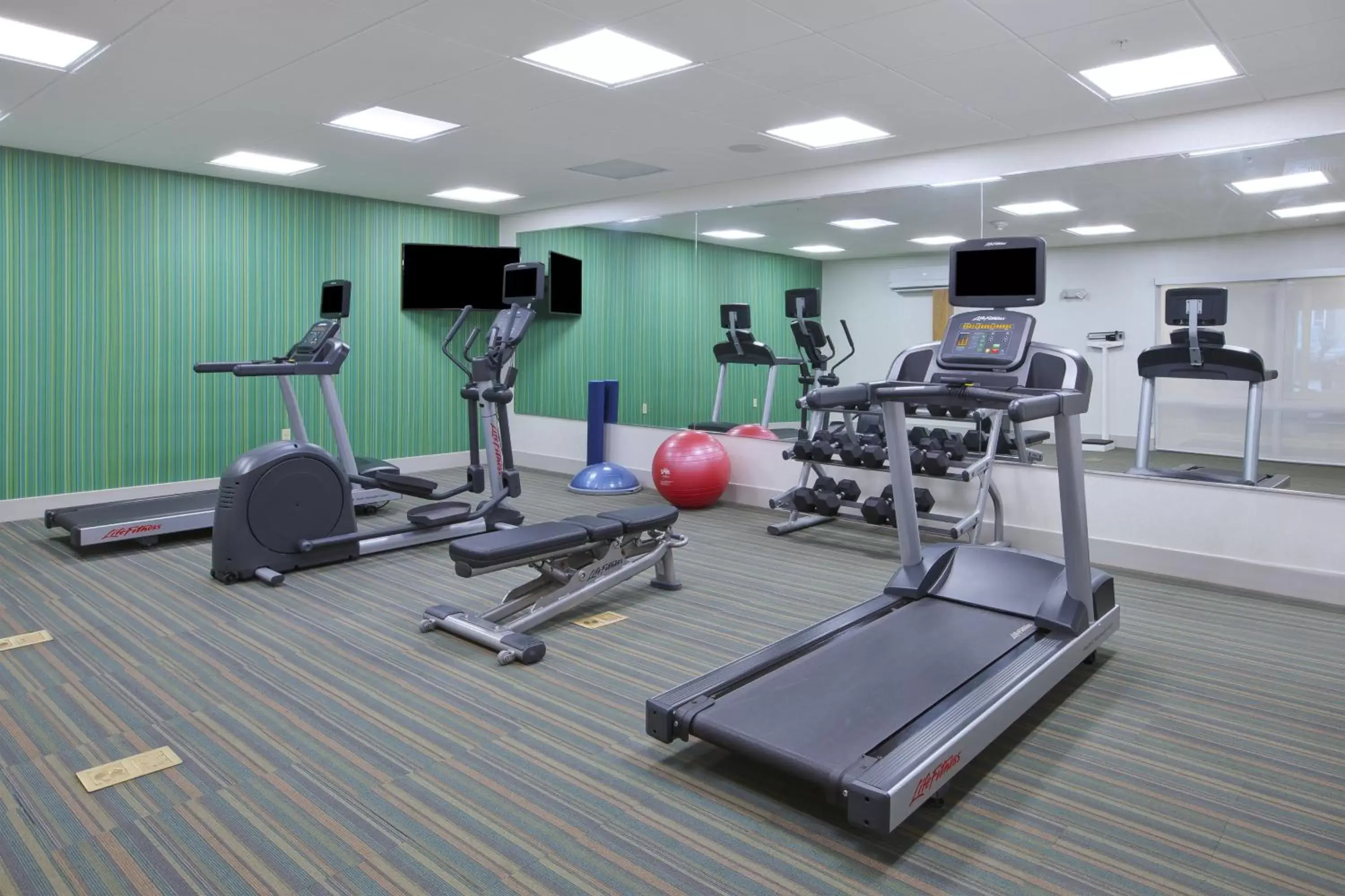 Fitness centre/facilities, Fitness Center/Facilities in Holiday Inn Express & Suites - Parkersburg East, an IHG Hotel
