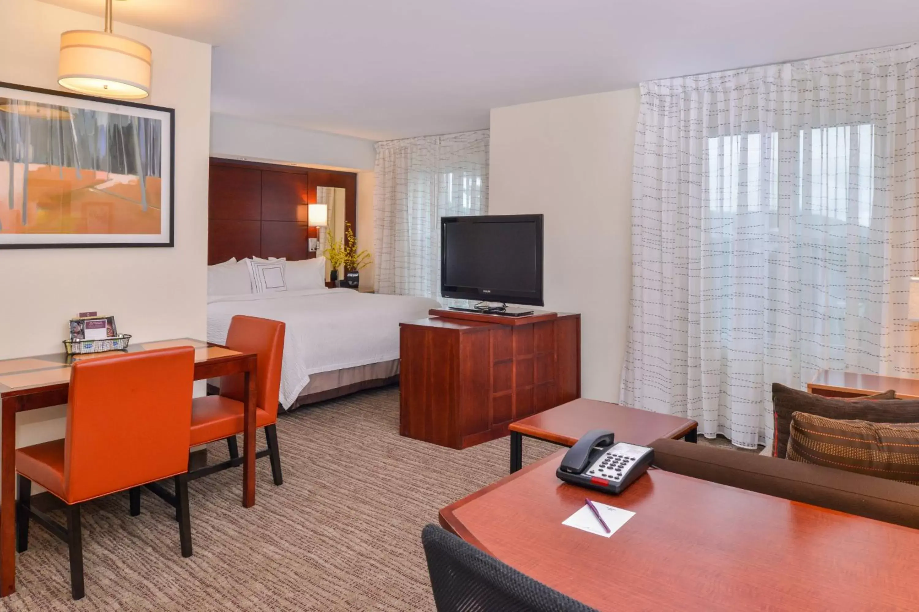Photo of the whole room, TV/Entertainment Center in Residence Inn by Marriott North Conway