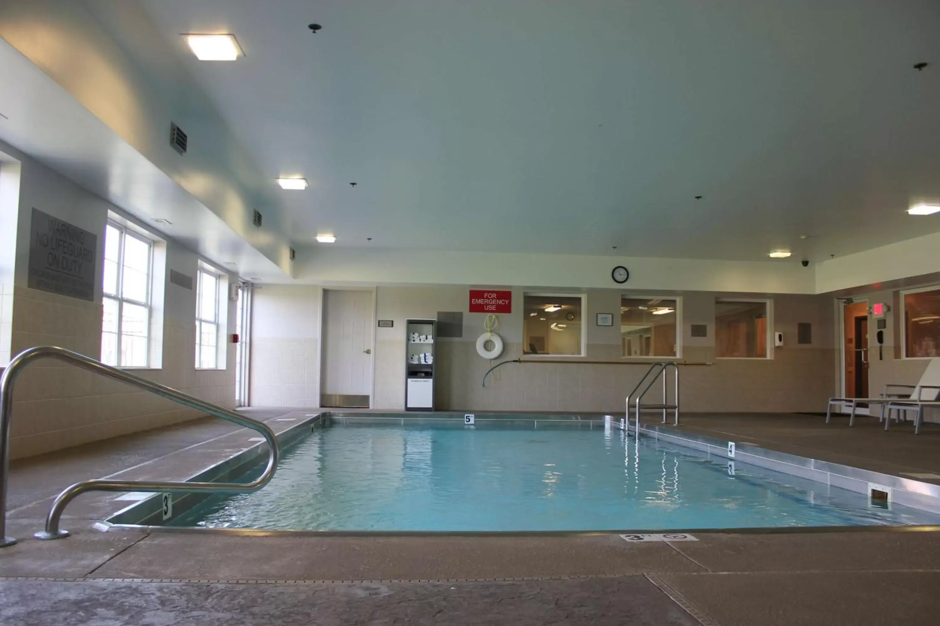 Pool view, Swimming Pool in Country Inn & Suites by Radisson, Marion, IL