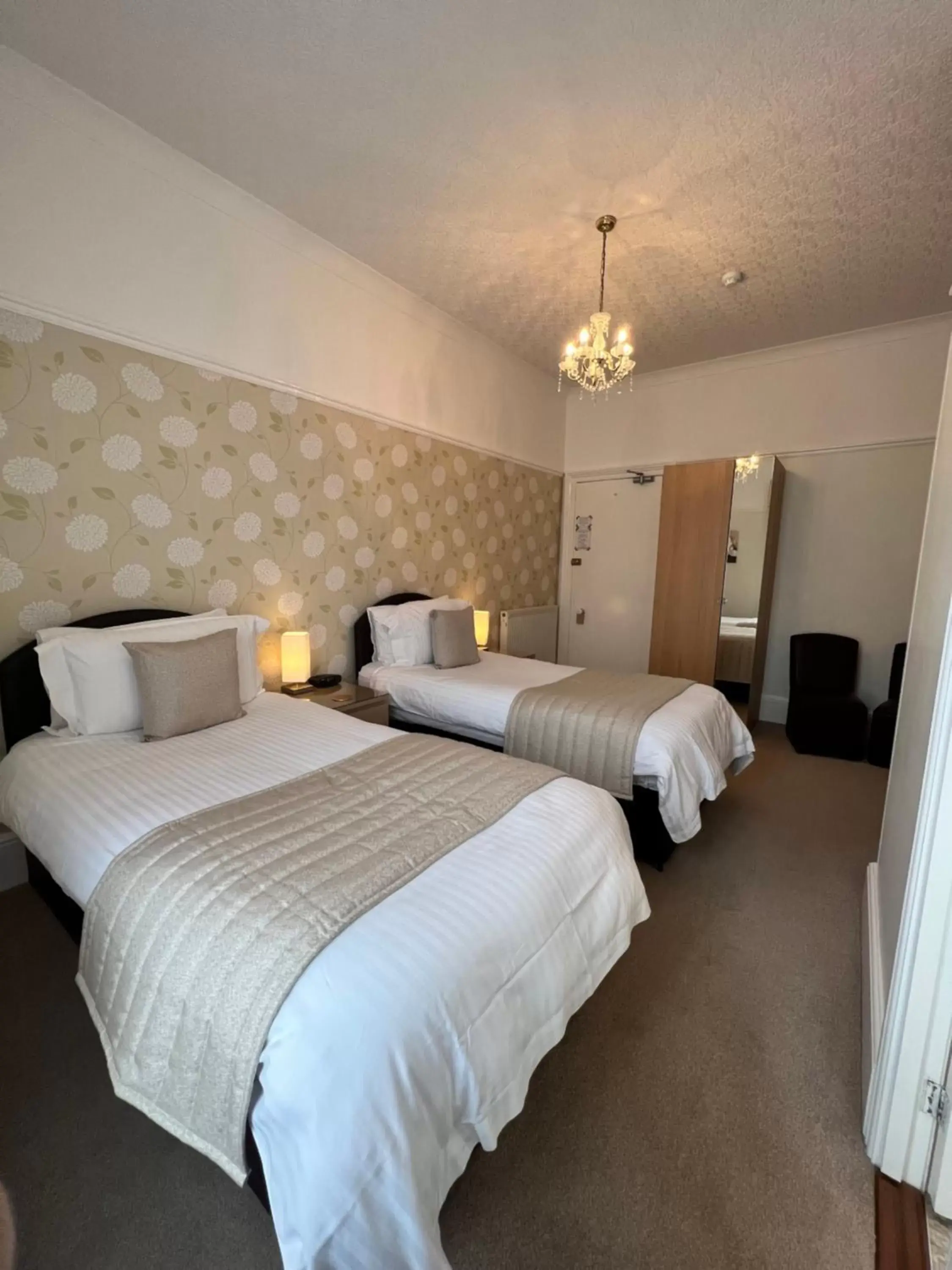 Property building, Bed in Birkdale Guest House