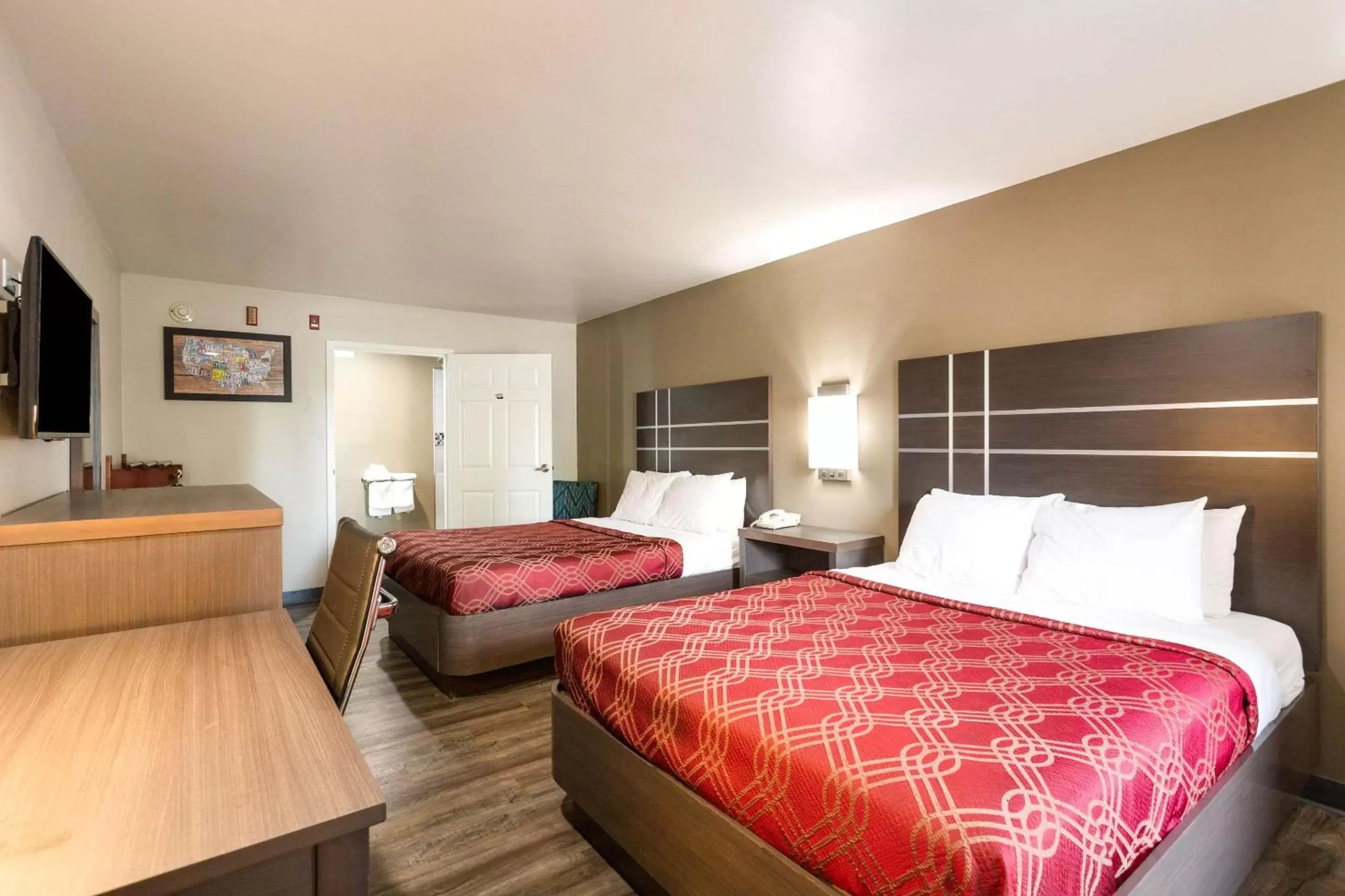 Photo of the whole room, Bed in Econo Lodge Inn & Suites Nashville SE Murfreesboro - MTSU
