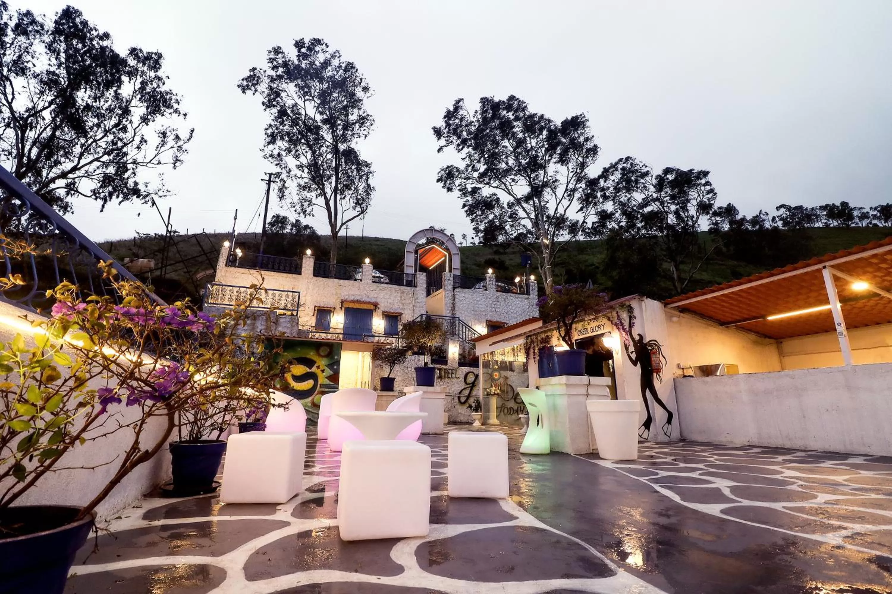 Night in Hotel Greek Glory