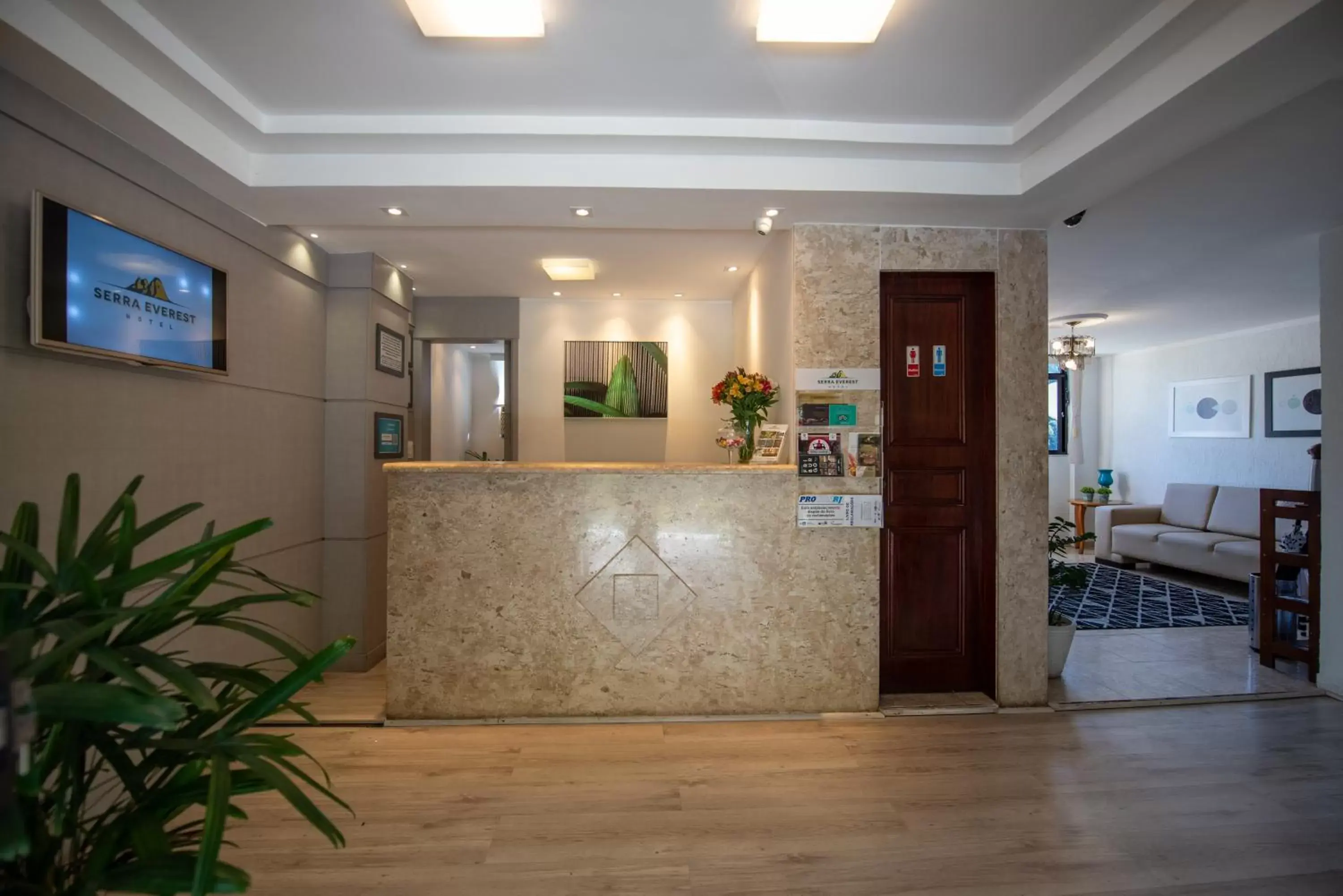Facade/entrance, Lobby/Reception in Hotel Serra Everest