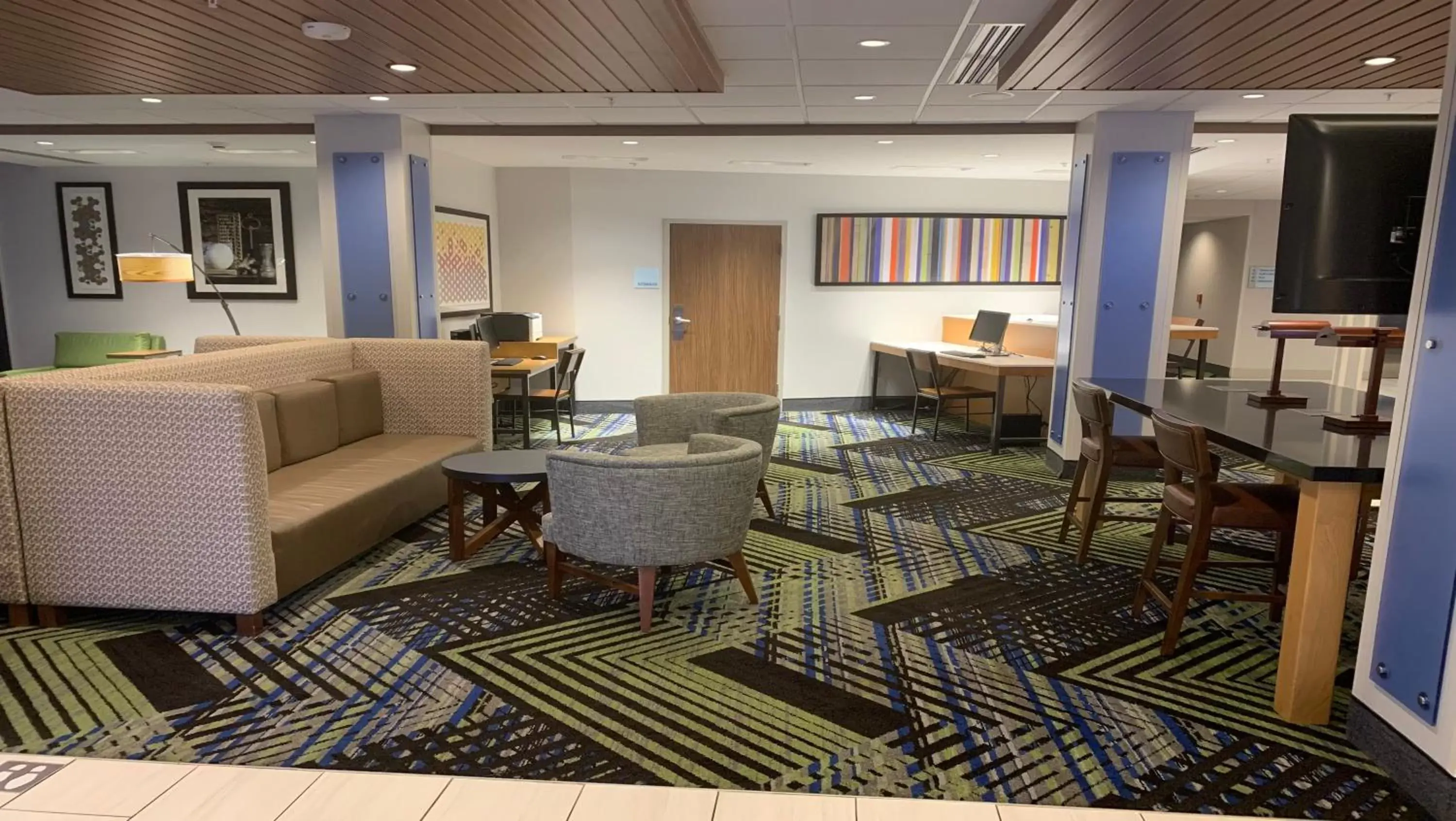Property building, Seating Area in Holiday Inn Express & Suites - Middletown, an IHG Hotel