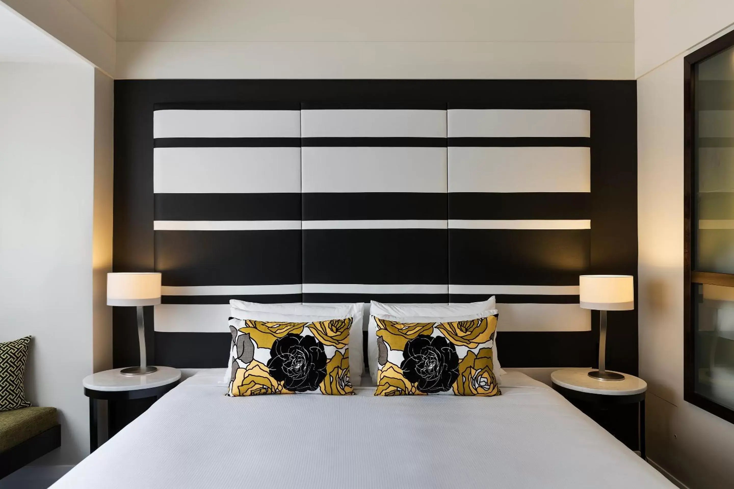 Bed in Mövenpick Hotel Auckland