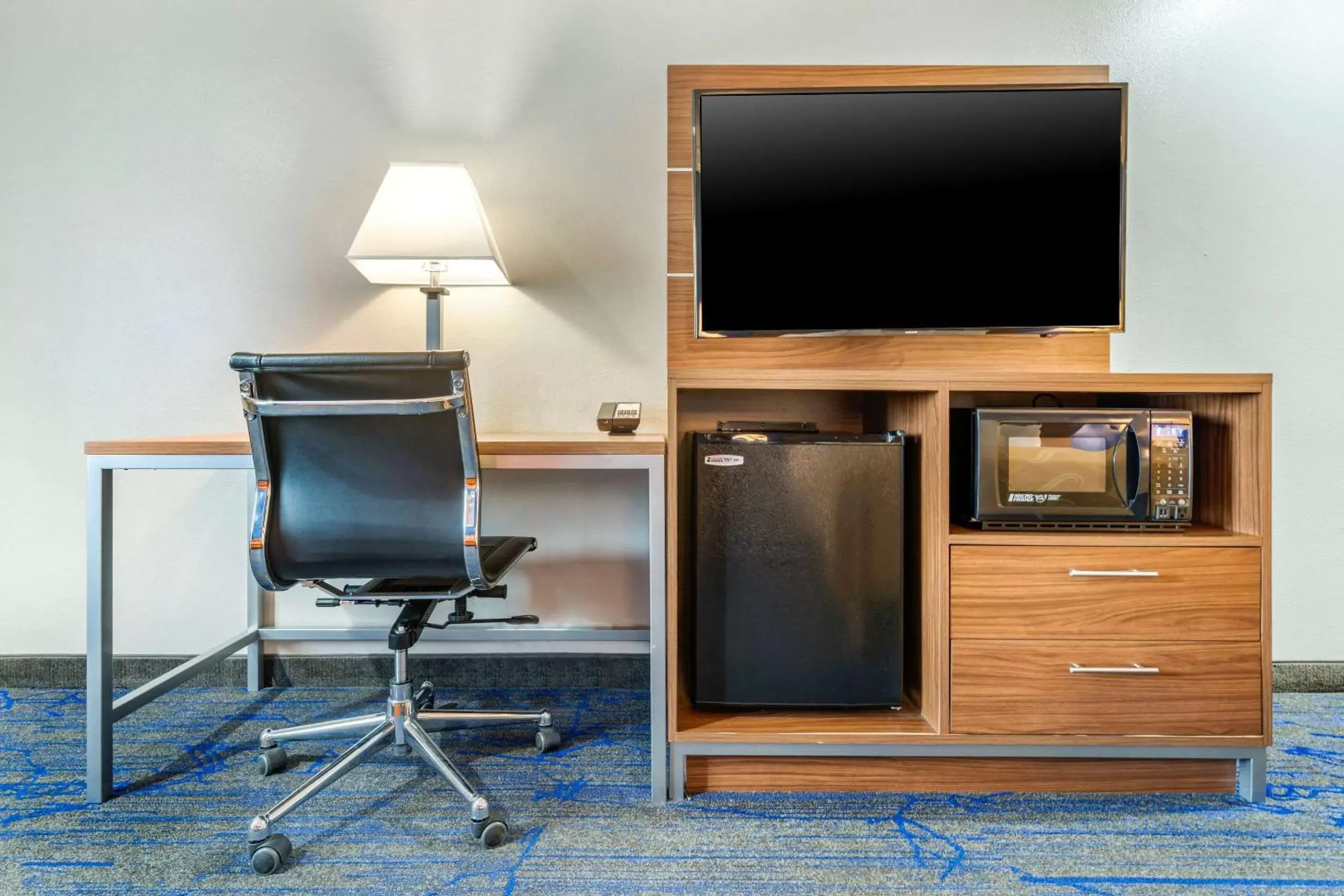 TV and multimedia, TV/Entertainment Center in Quality Inn & Suites Vacaville
