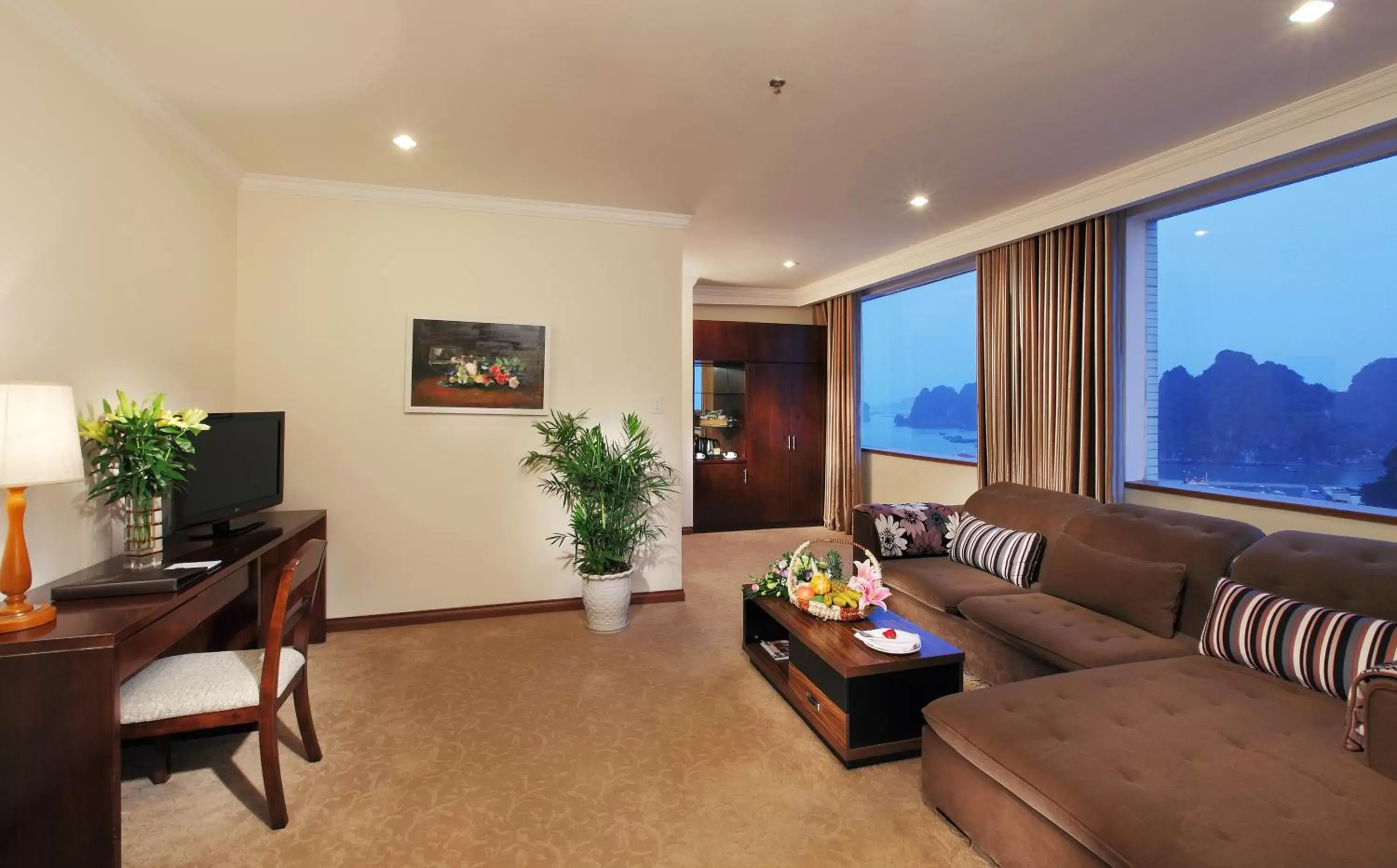 Photo of the whole room, Seating Area in Ha Long DC Hotel