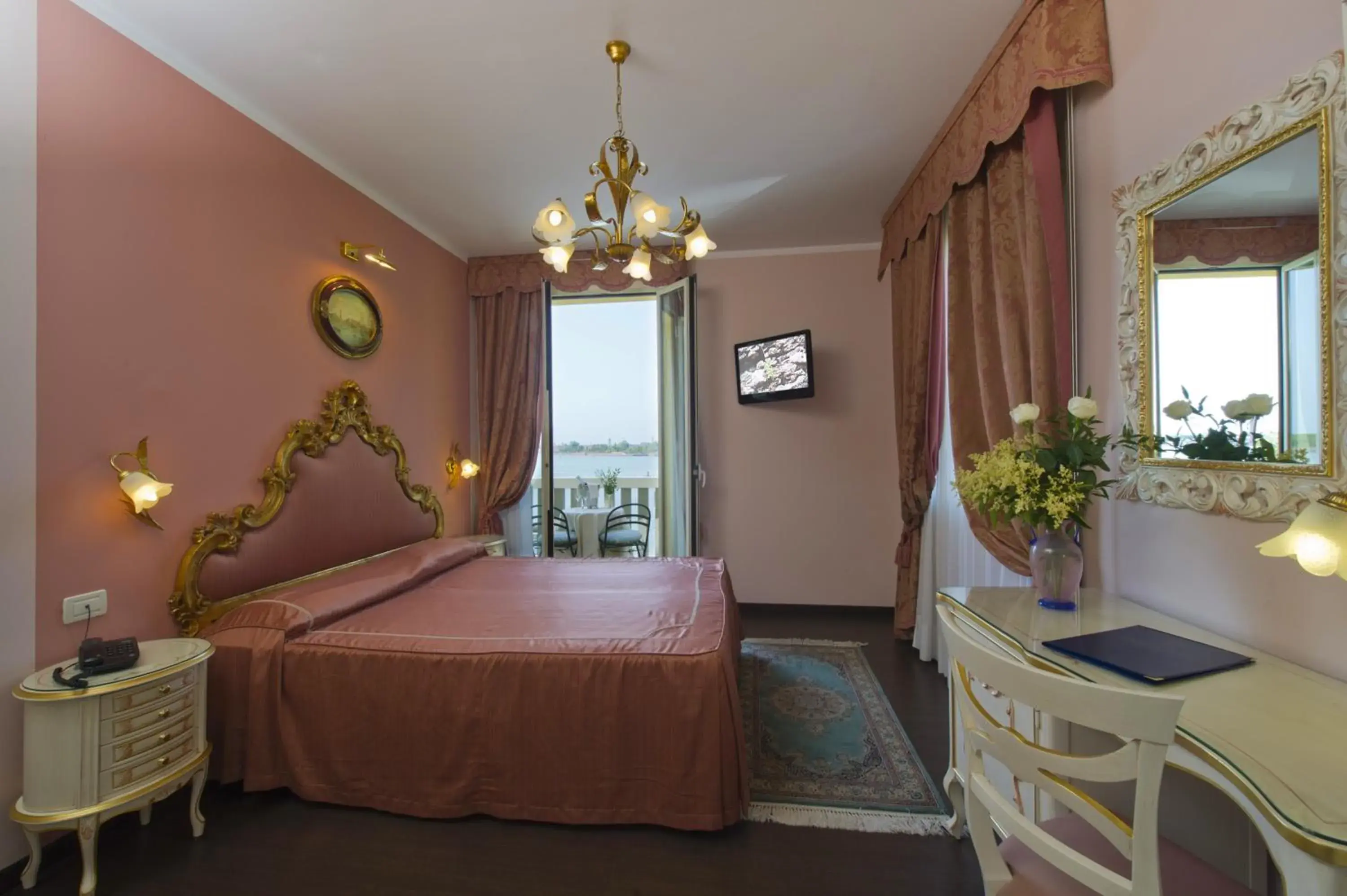 Deluxe Double Room with Balcony and Lagoon View in Viktoria Palace Hotel