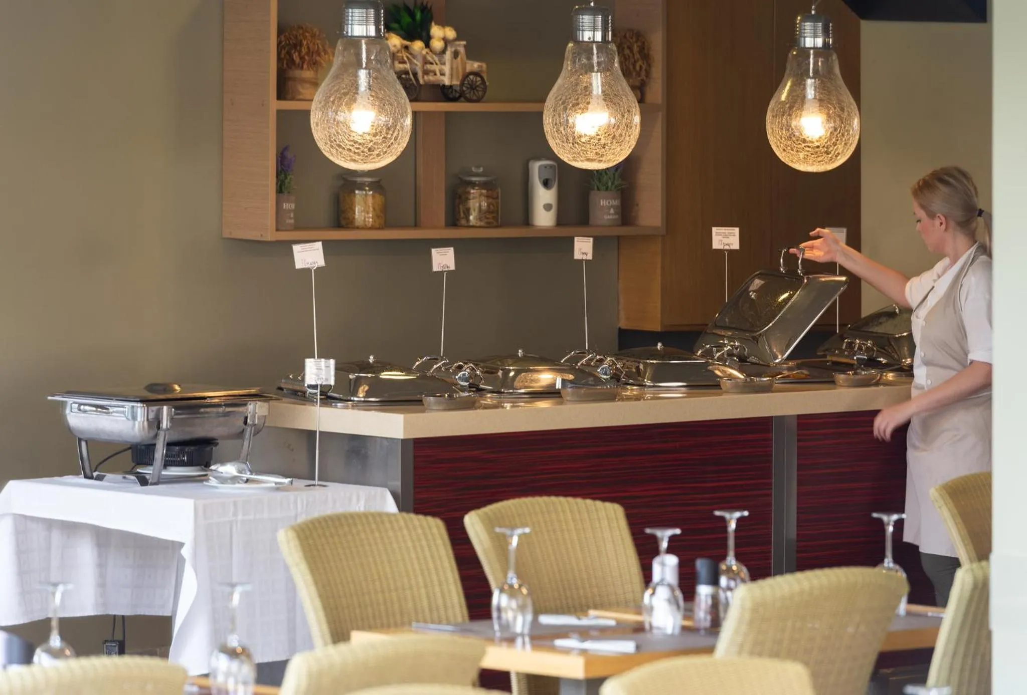 Restaurant/places to eat in Flegra Palace