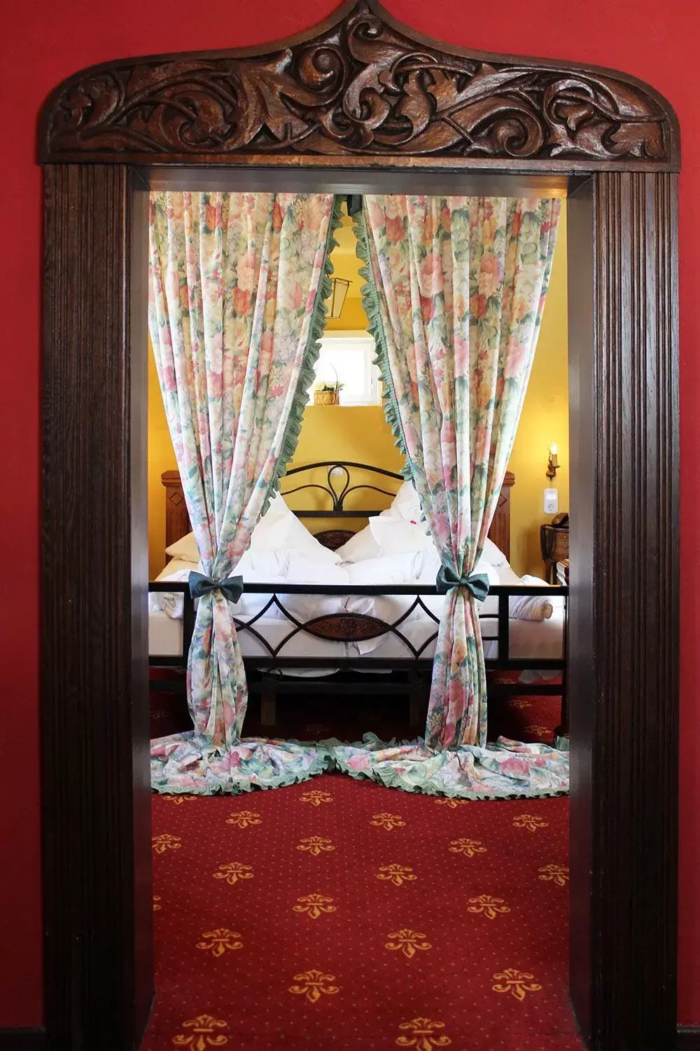 Decorative detail, Bed in Hotel Burg Trendelburg