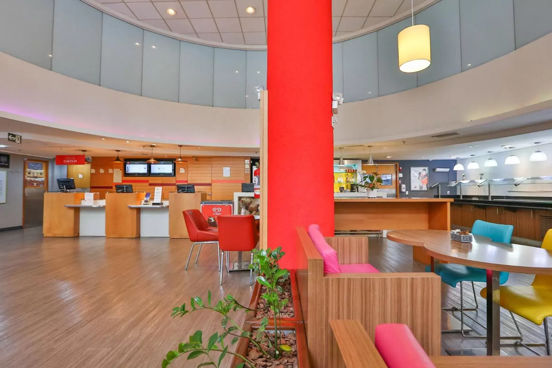 Lobby or reception, Restaurant/Places to Eat in Ibis Maringa