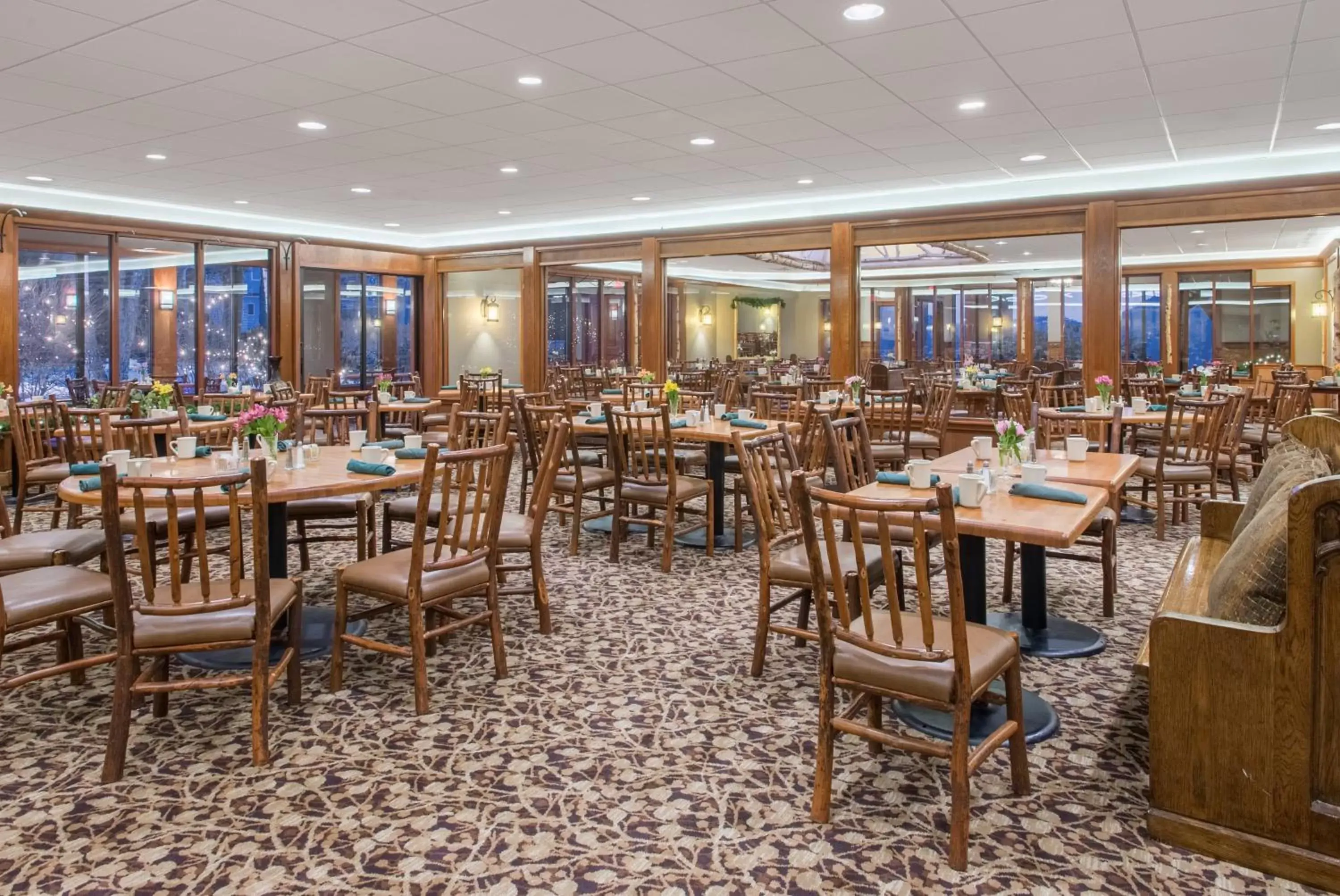 Breakfast, Restaurant/Places to Eat in Crowne Plaza Lake Placid, an IHG Hotel