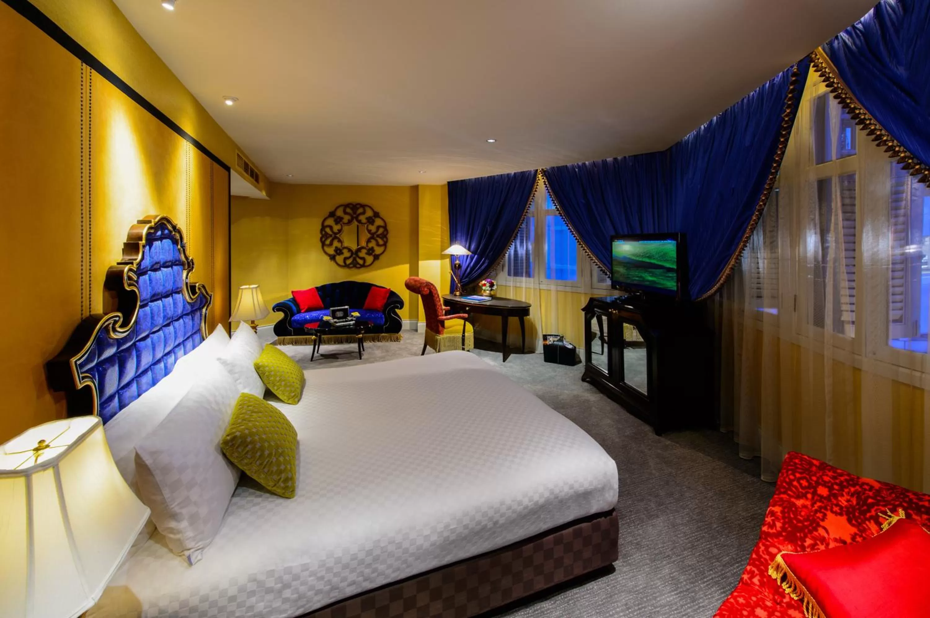 Bed in The Scarlet Singapore