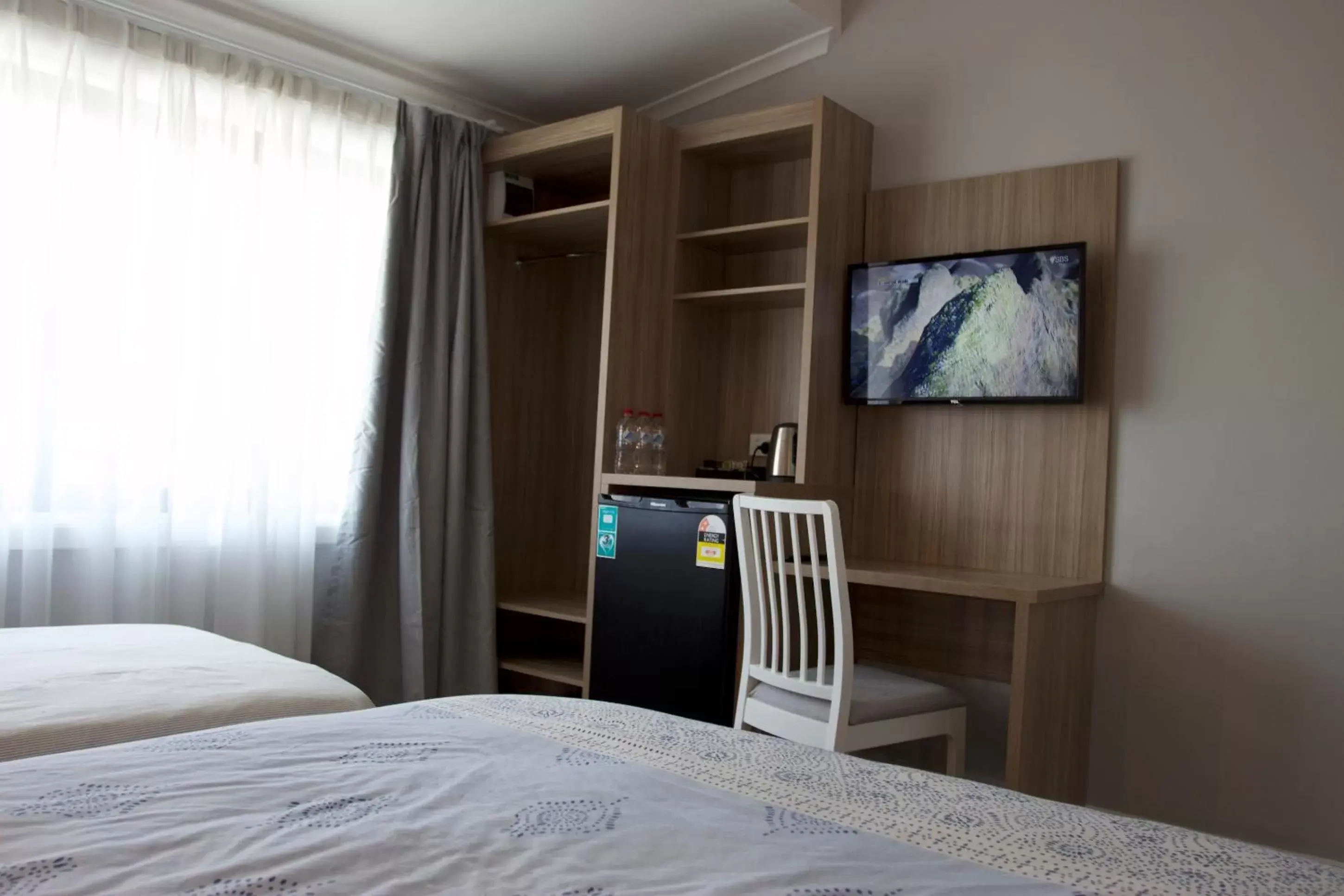 Bedroom, Bed in Carnarvon Lodge Kirribilli, Sydney