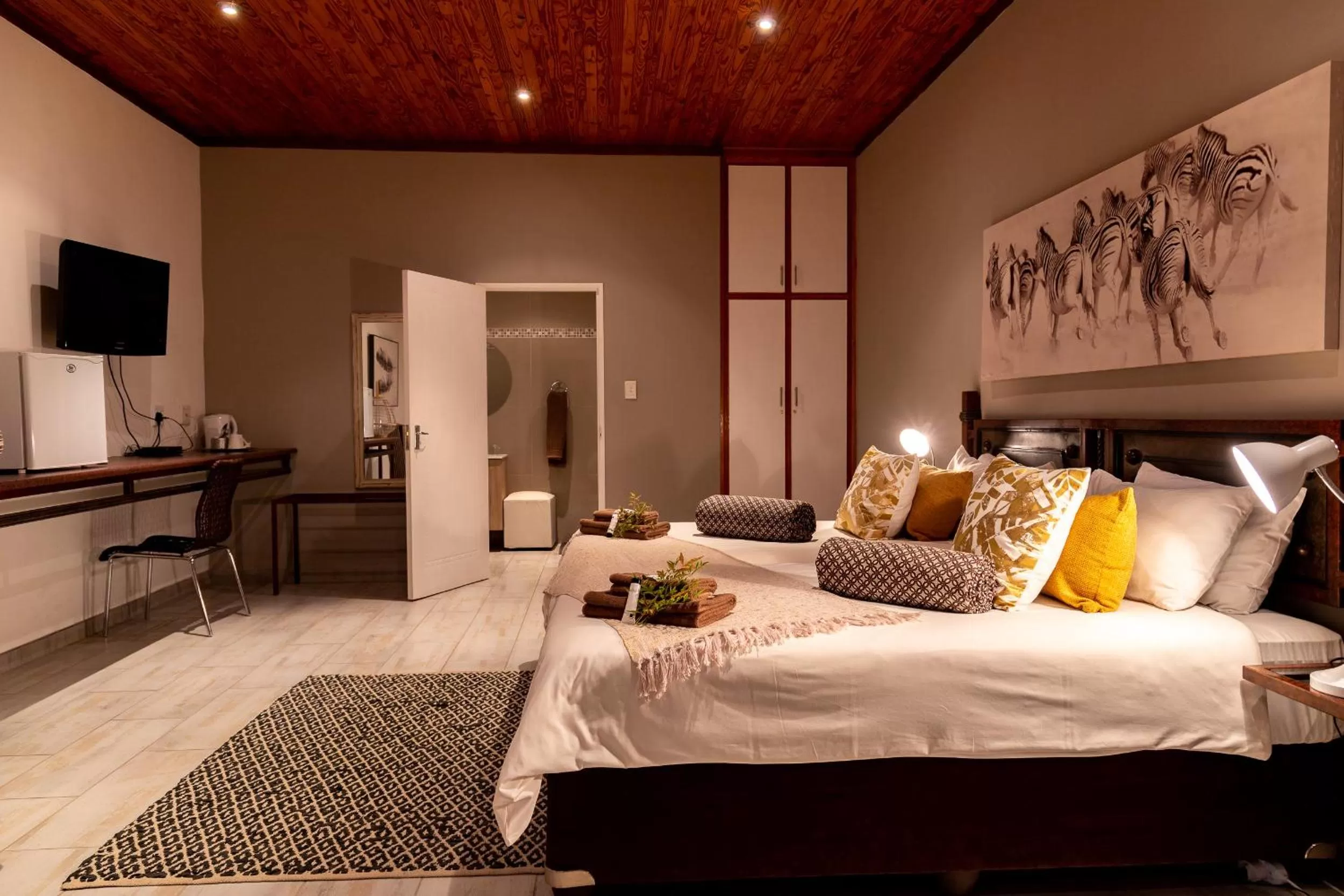 Bed in Out of Africa Town Lodge