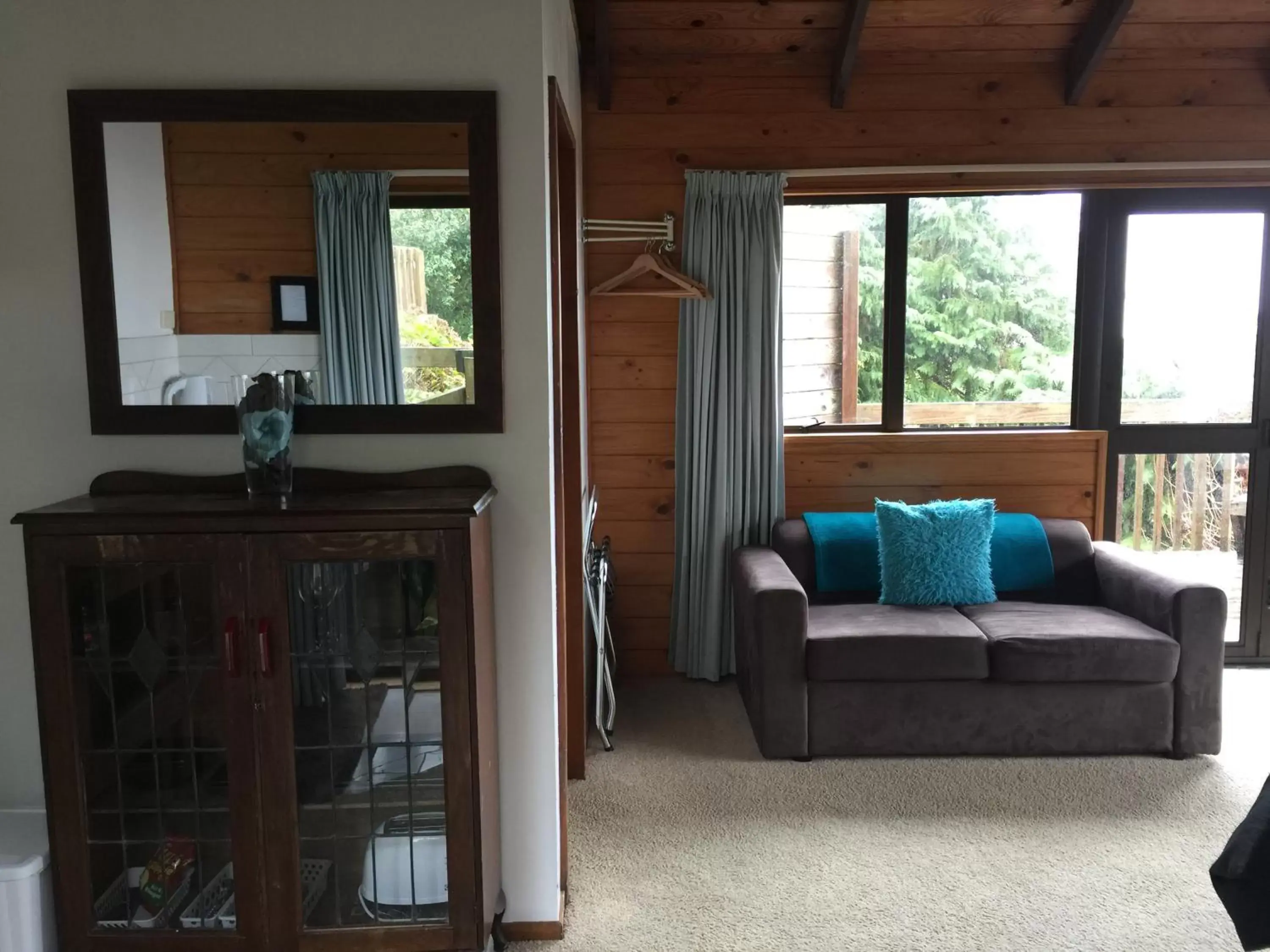 Living room, Seating Area in Grafton Cottage & Chalets