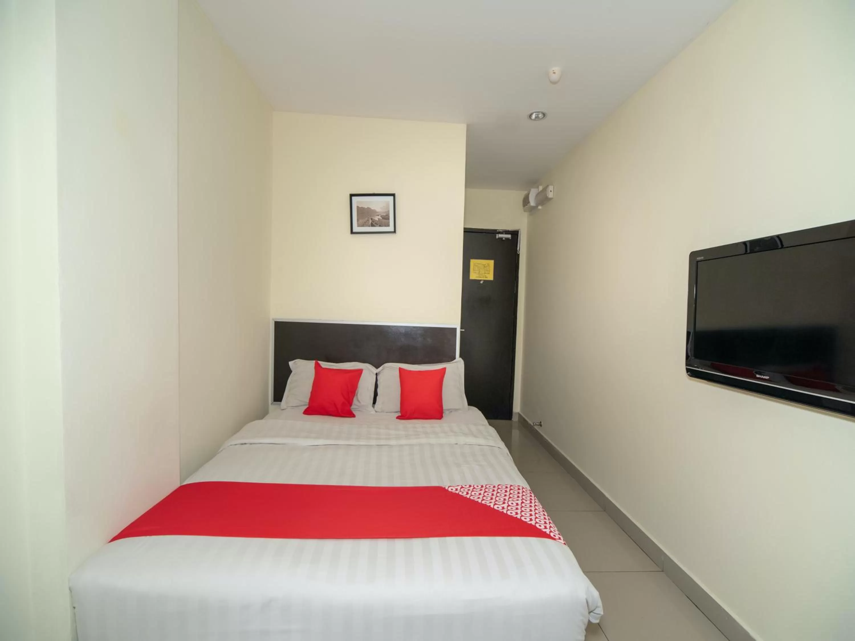 Bedroom, Bed in OYO 89965 Stay Inn Ii