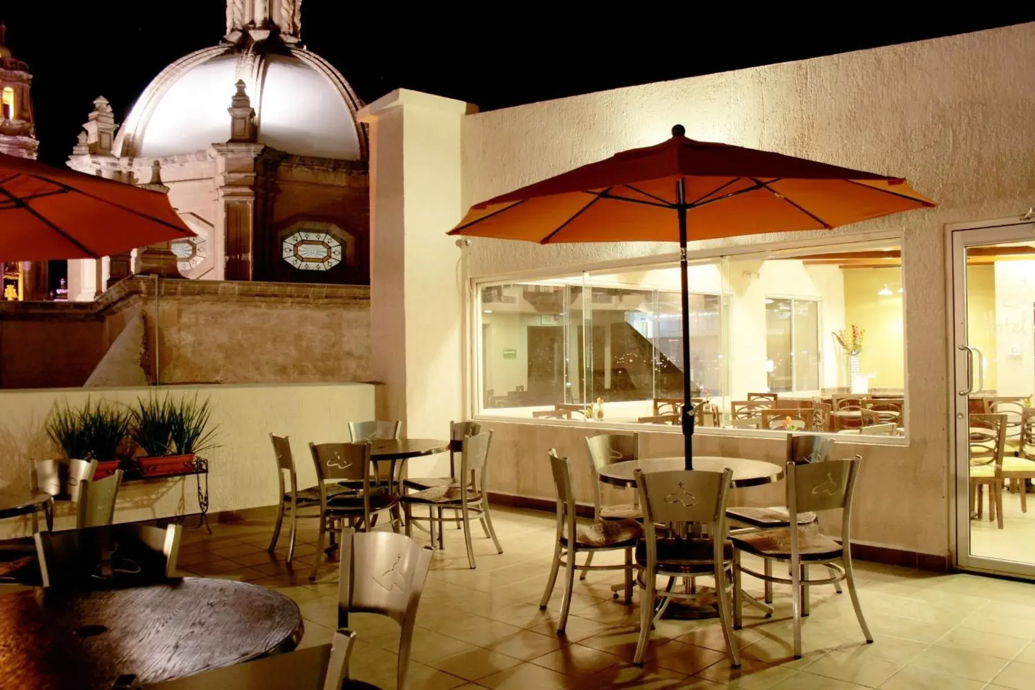 Night, Restaurant/Places to Eat in Hotel Plaza Chihuahua