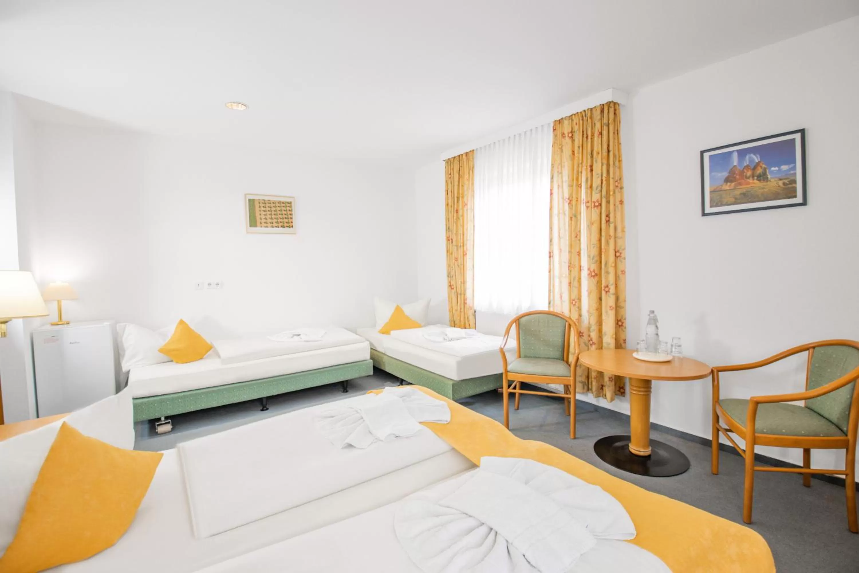 Photo of the whole room, Bed in Hotel garni Zwickau-Mosel