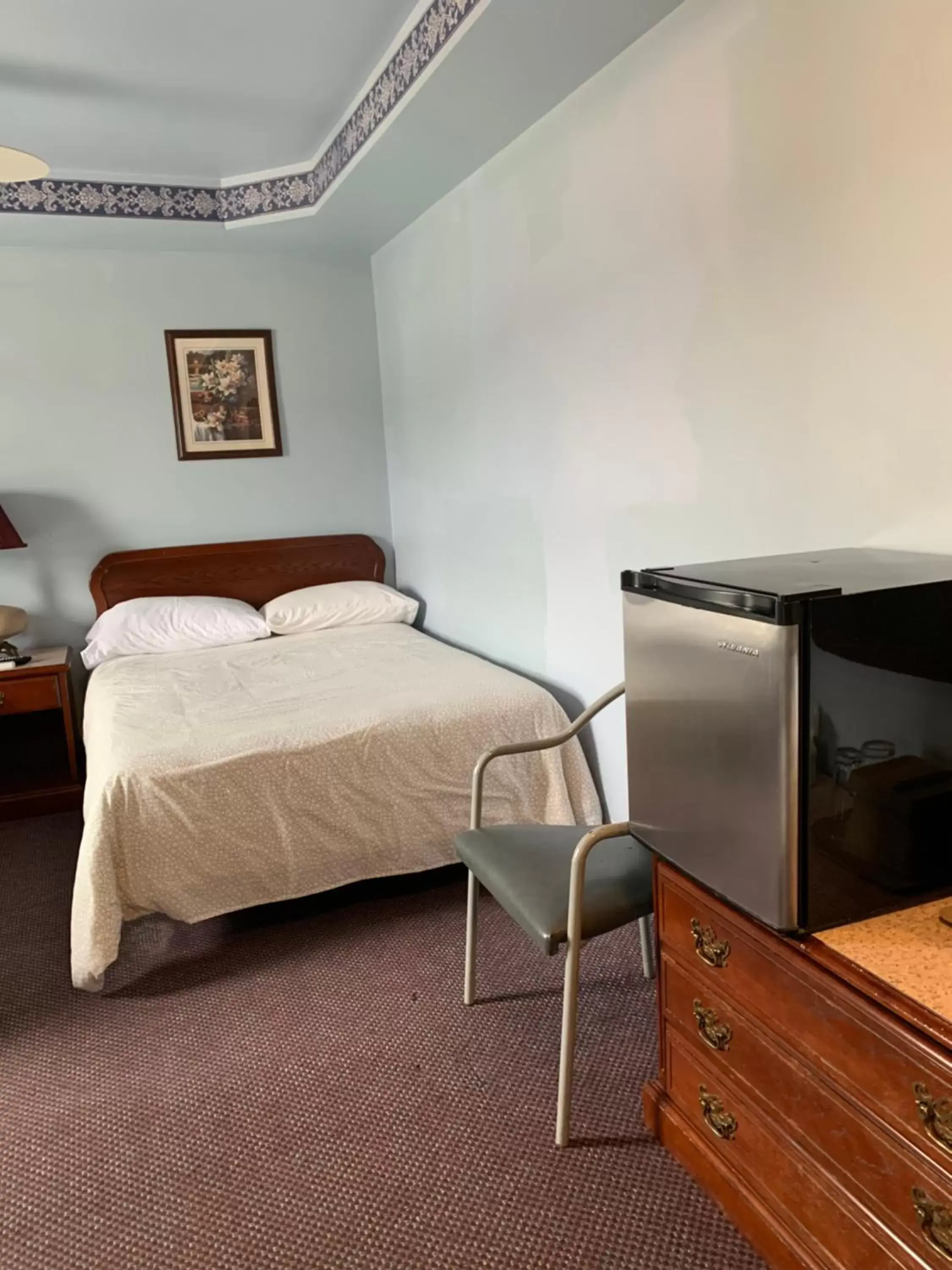 Bed in Lakeview Hotel Bed in Lakeview Hotel