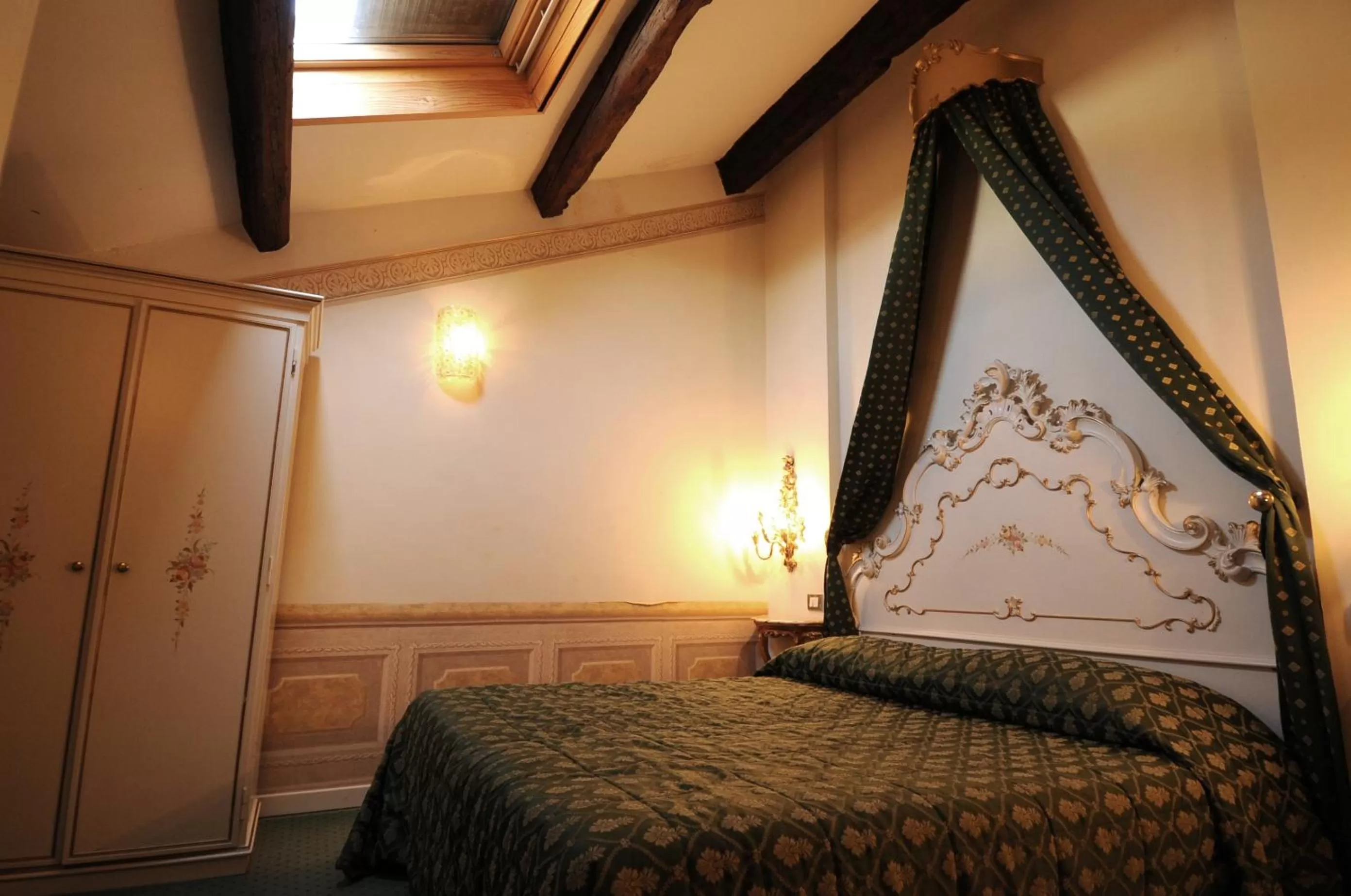 Other, Bed in Hotel Mezzo Pozzo