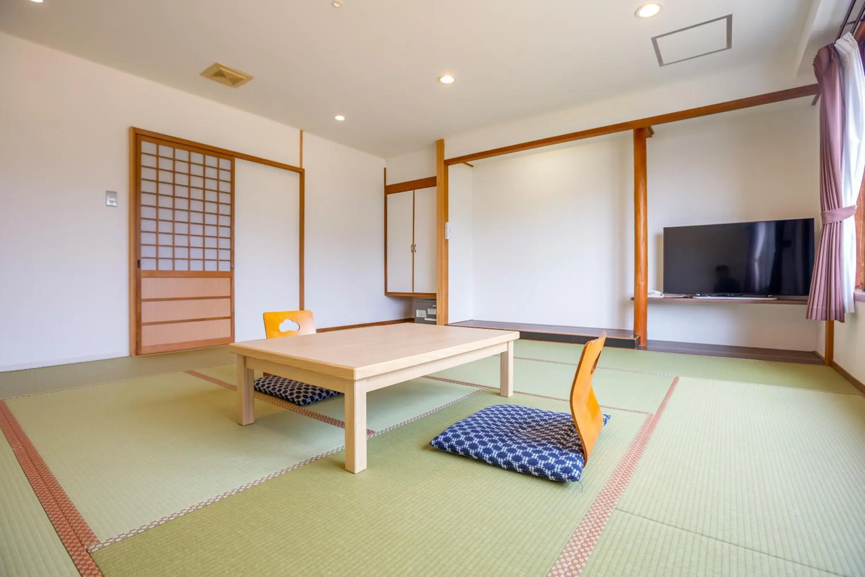 Photo of the whole room, TV/Entertainment Center in Ooedo Onsen Monogatari Kinosaki