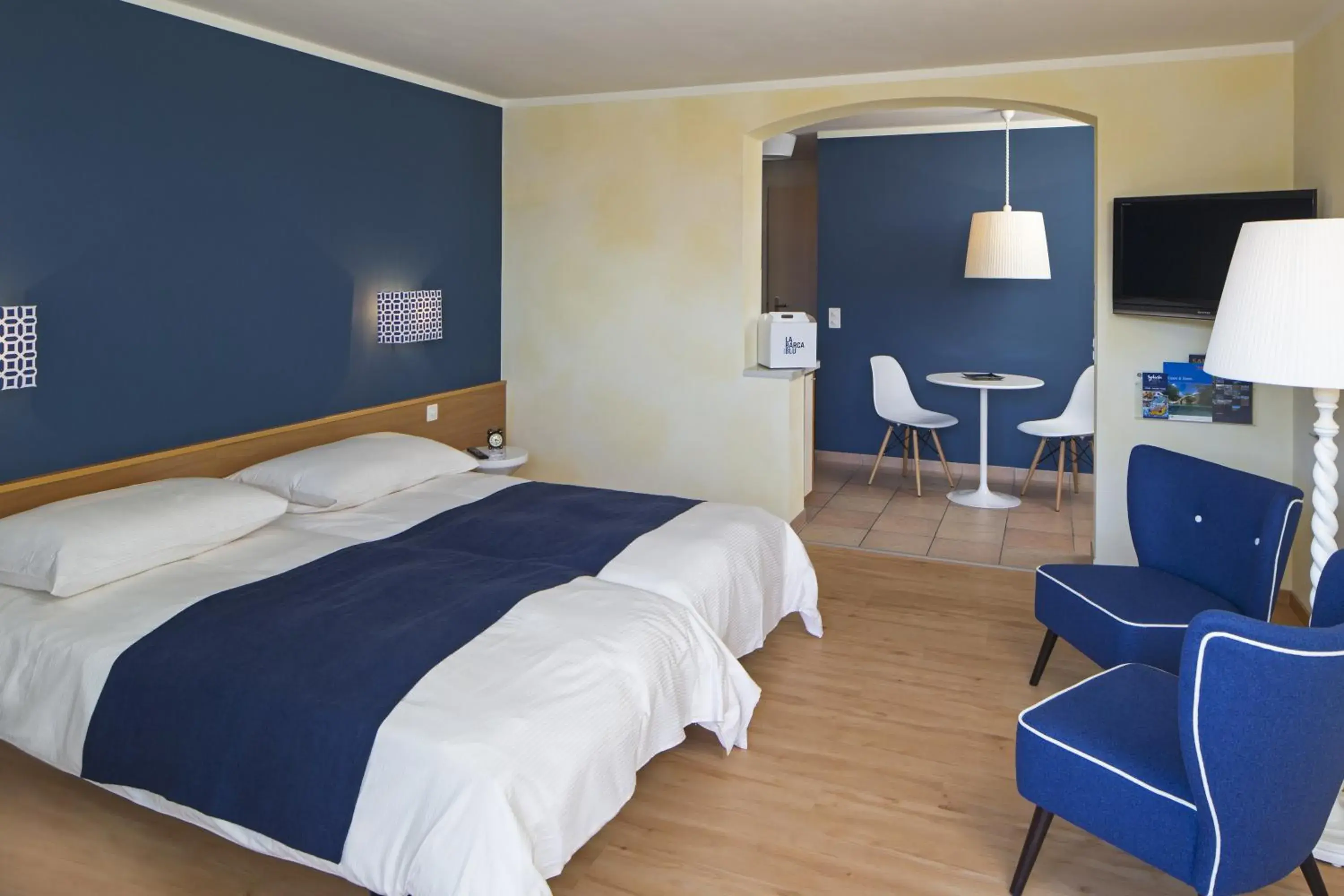 Bedroom, Bed in La Barca Blu