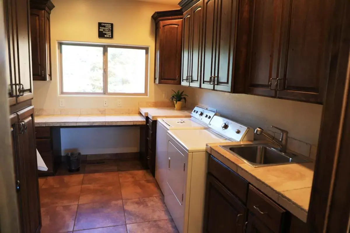 Kitchen/Kitchenette in Zion Ponderosa Ranch Resort